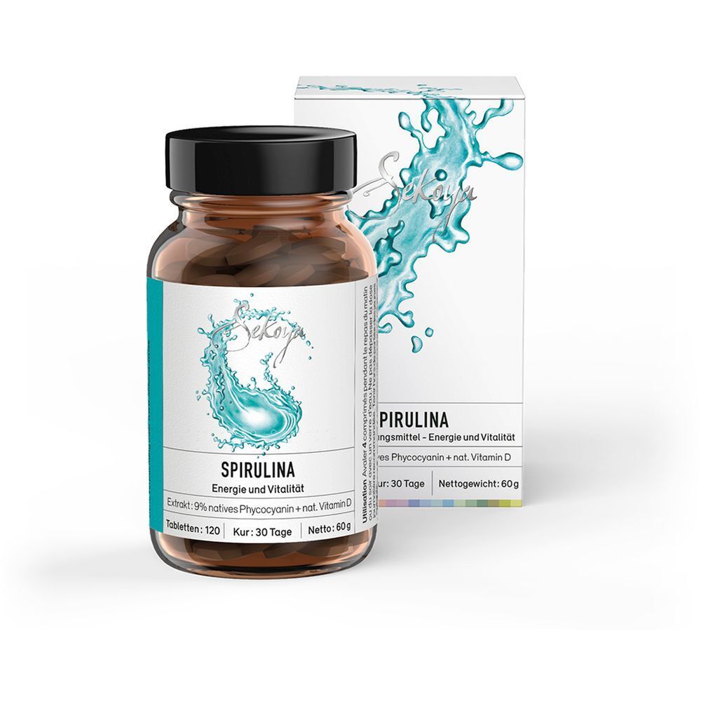 Braune Tabletten in einer braunen Glasflasche mit schwarzem Deckel. Daneben eine weiße Schachtel mit blauem Wasser-Design und Produktaufschrift.