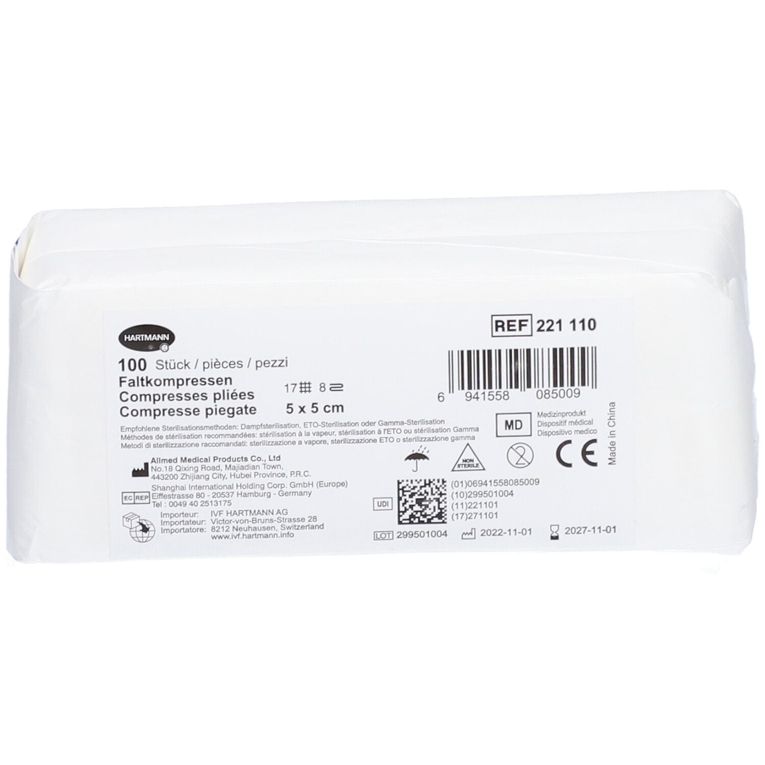 Verpackung mit HARTMANN Kompressen. 100 Stück, gefaltet, 5 x 5 cm. Weiße Verpackung mit Produktinformationen und Barcode.