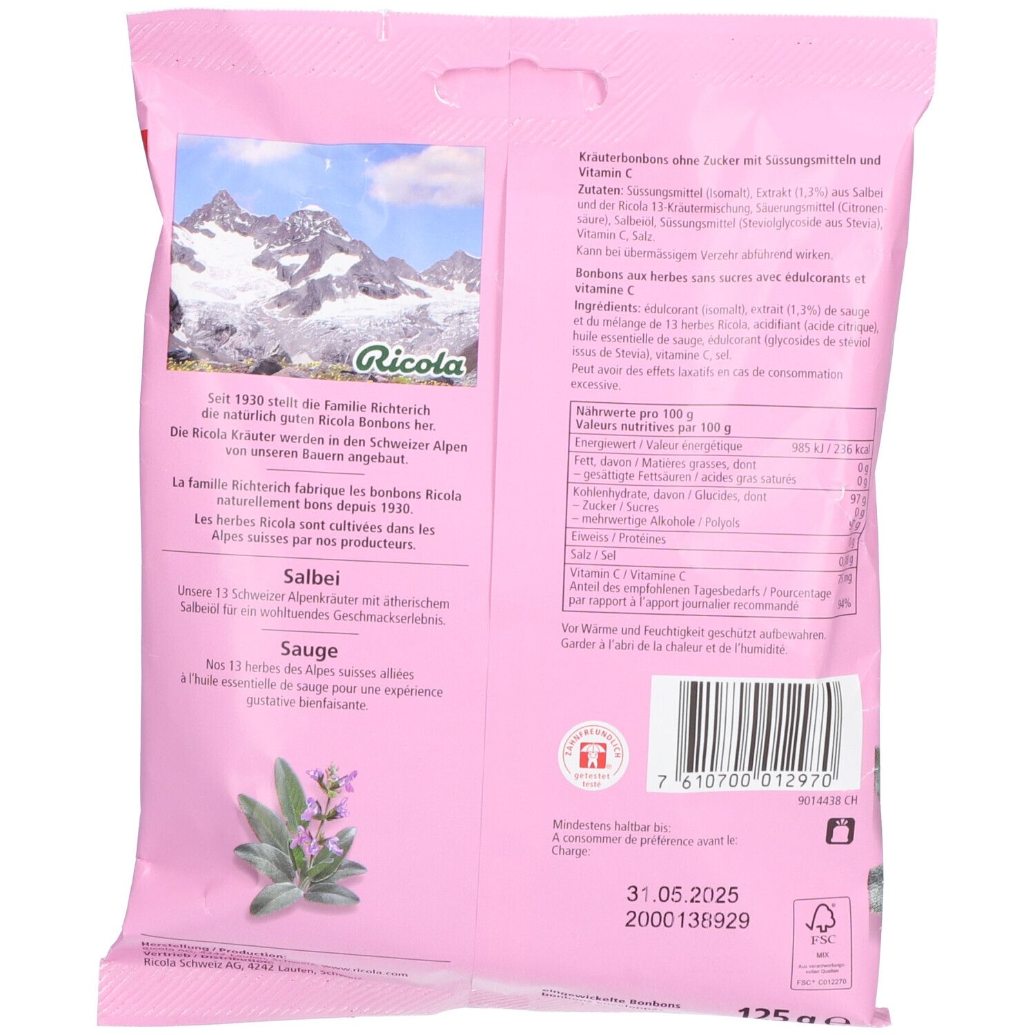 Rückseite der Ricola Salbei-Bonbons-Verpackung. Text, Berglandschaft, Logo, Zutatenliste, Haltbarkeitsdatum.