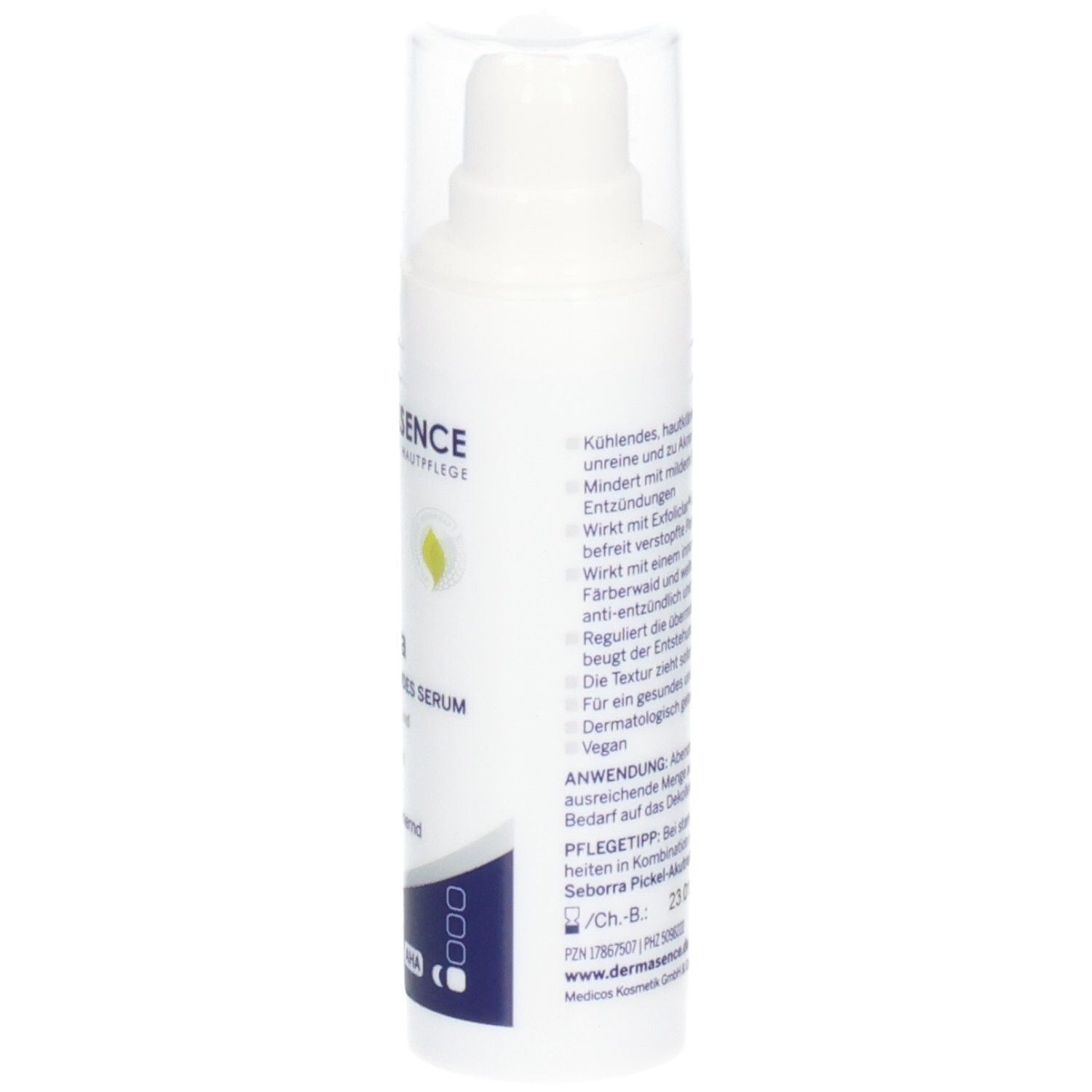Weiße Flasche mit Dosierpumpe. Aufdruck: DERMASENCE, Seborra Hautklärendes Serum. Text auf der Seite.