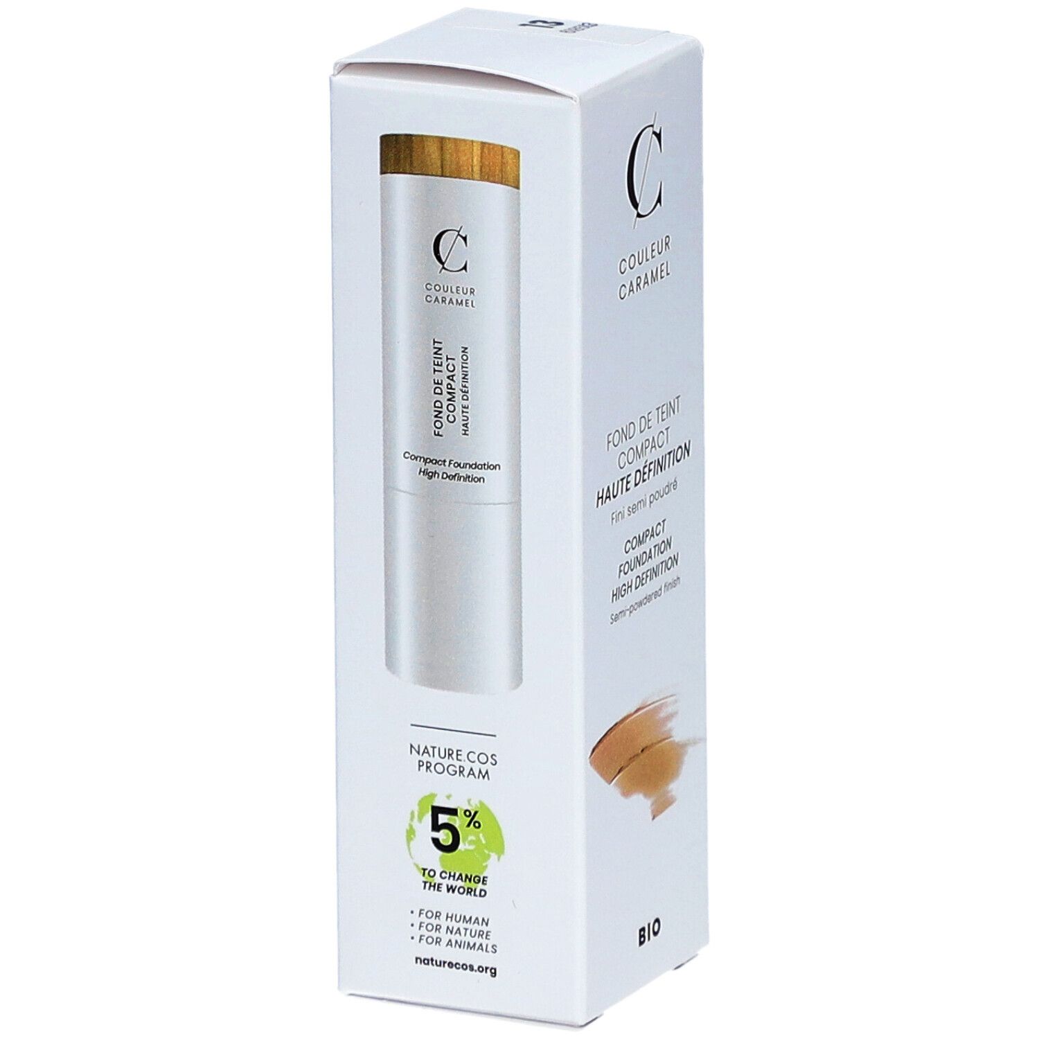Stick de fond de teint COULEUR CARAMEL, emballage blanc. Texte: Fond de Teint Compact Haute Définition. Label Bio. 5% pour changer le monde.