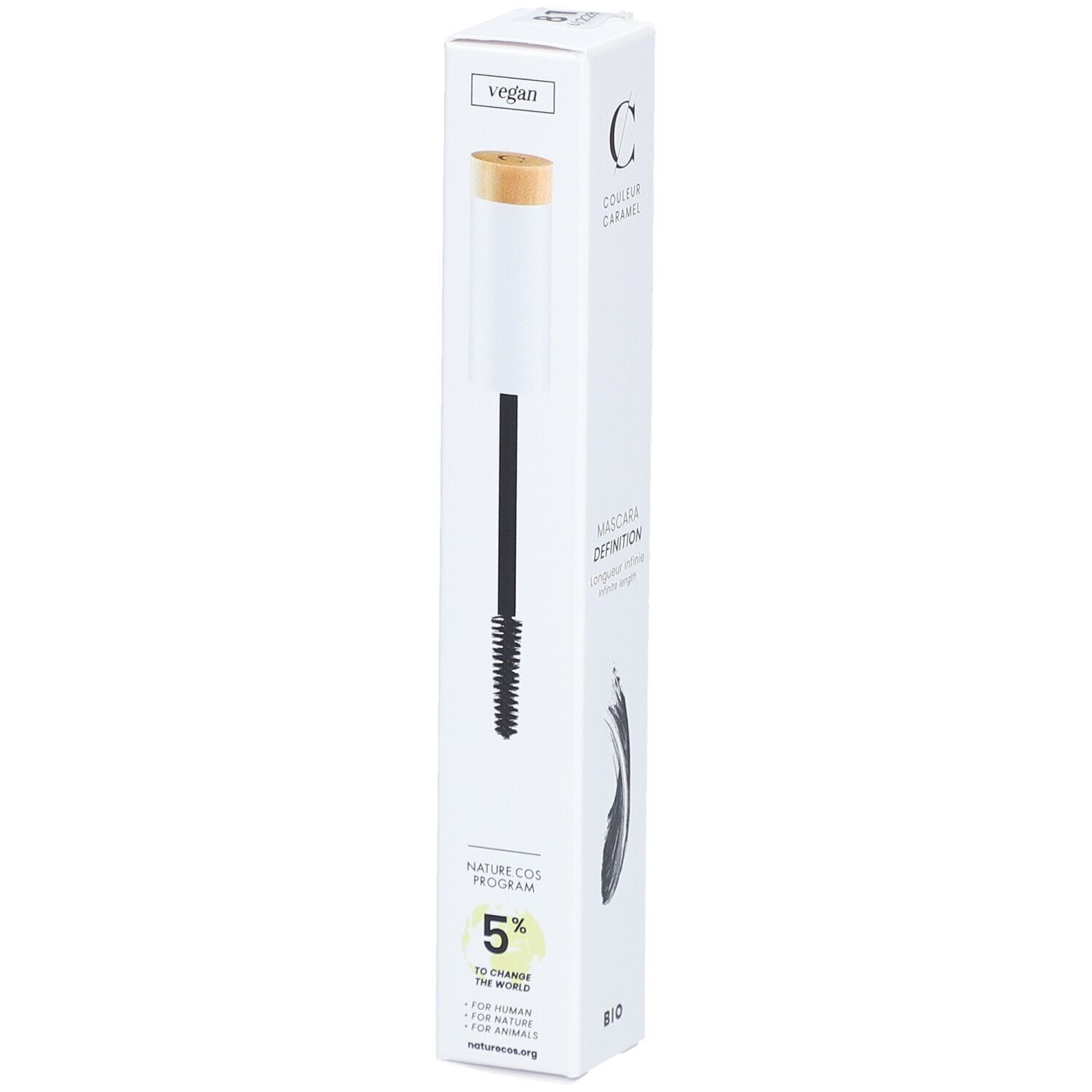 Weiße Verpackung mit Mascara und Bürste. Marke: COULEUR CARAMEL. Text: MASCARA DEFINITION, Vegan. Naturkosmetik-Logo.
