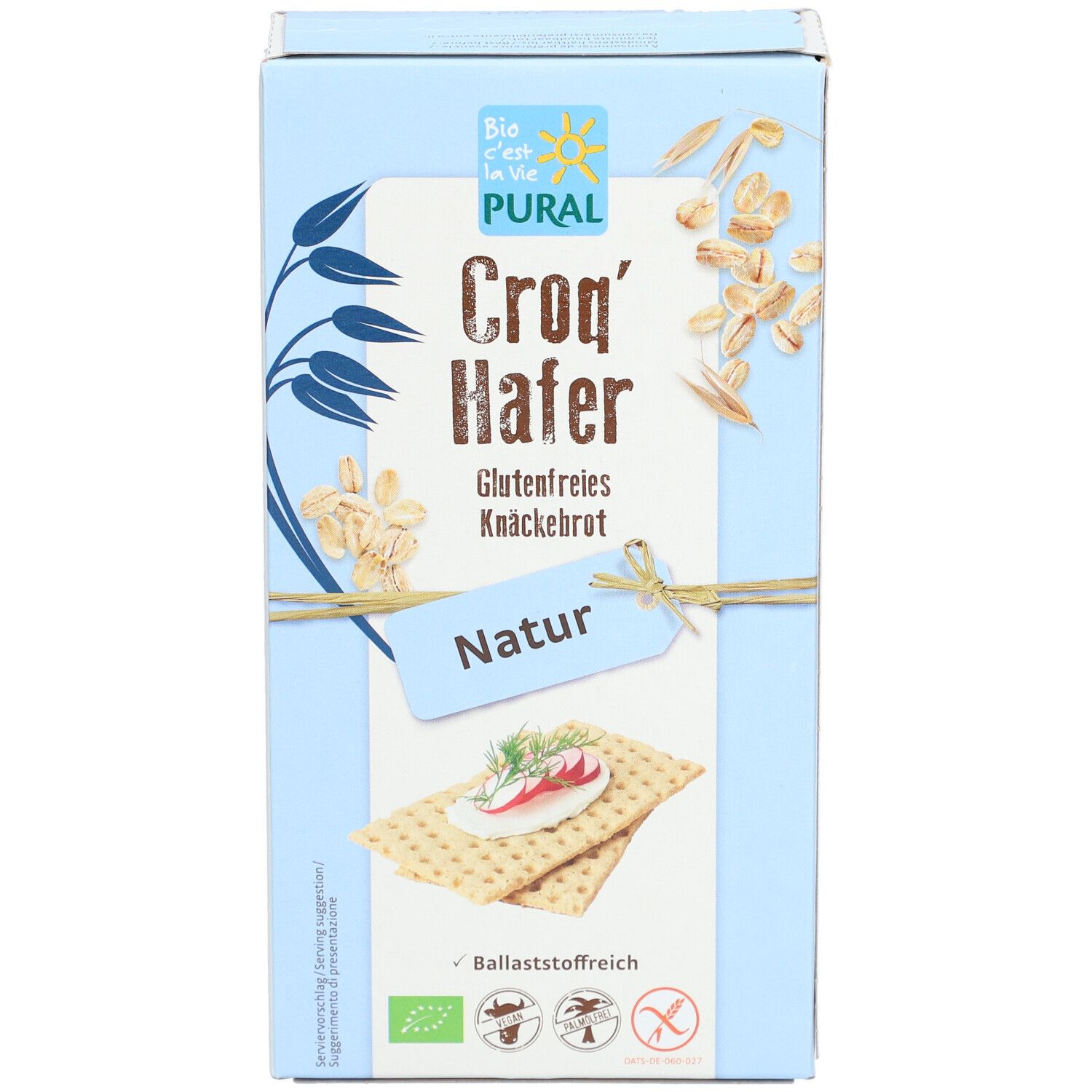Hellblaue Kartonverpackung mit PURAL-Logo und Aufschrift Croq'Hafer Glutenfreies Knäckebrot Natur. Abbildung von Knäckebrot.