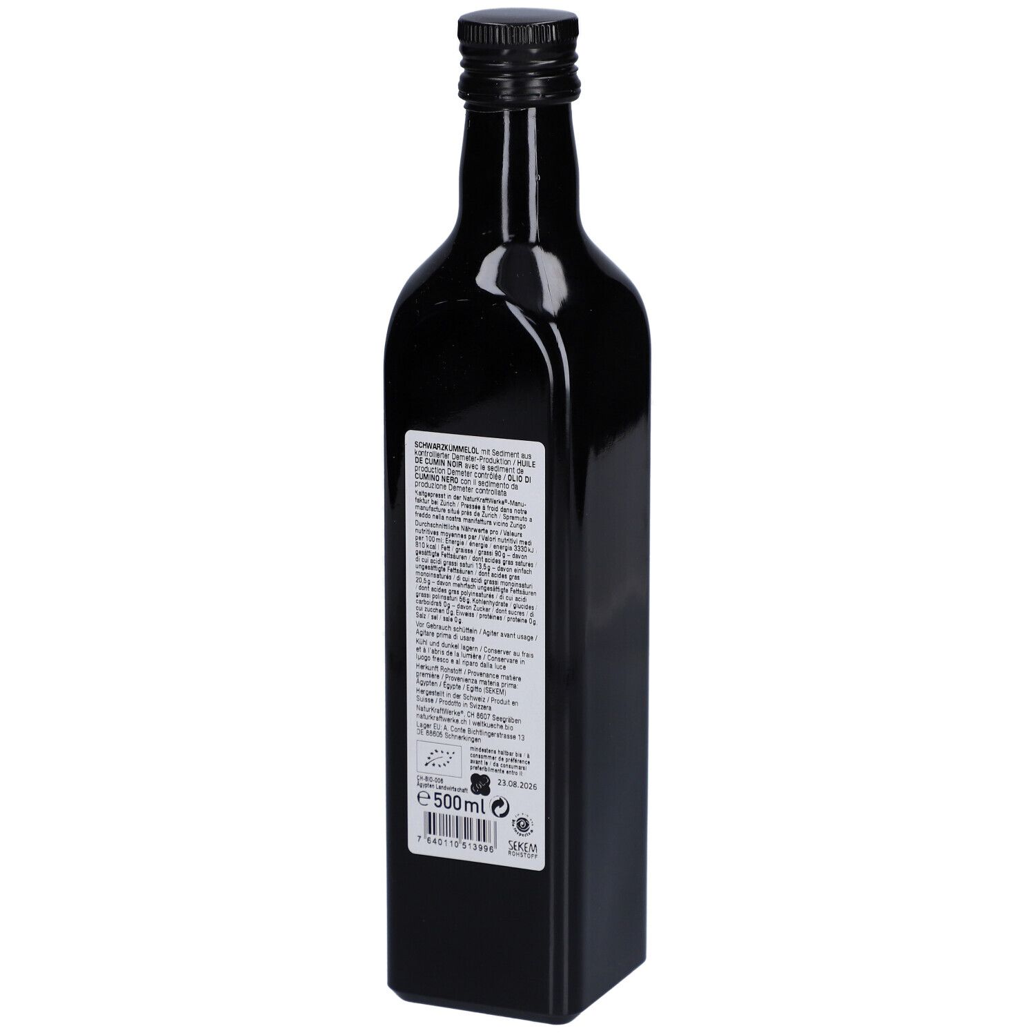 Schwarze Glasflasche mit schwarzem Deckel. Rückseite mit Etikett und Text. Demeter-Siegel und Mengenangabe.