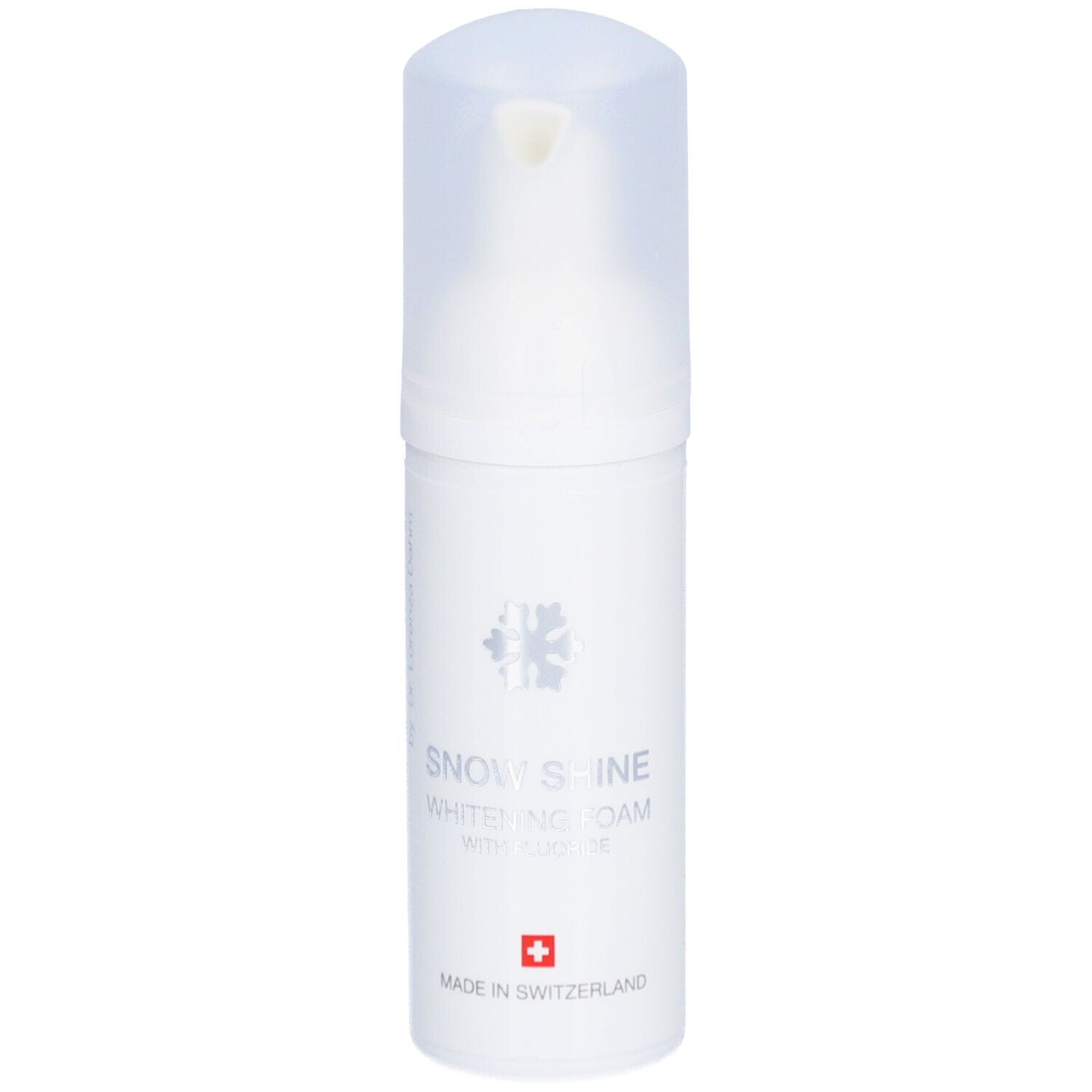 Weiße Flasche mit Schaum. Aufschrift: Snow Shine Whitening Foam mit Fluorid. Schweizer Kreuz.