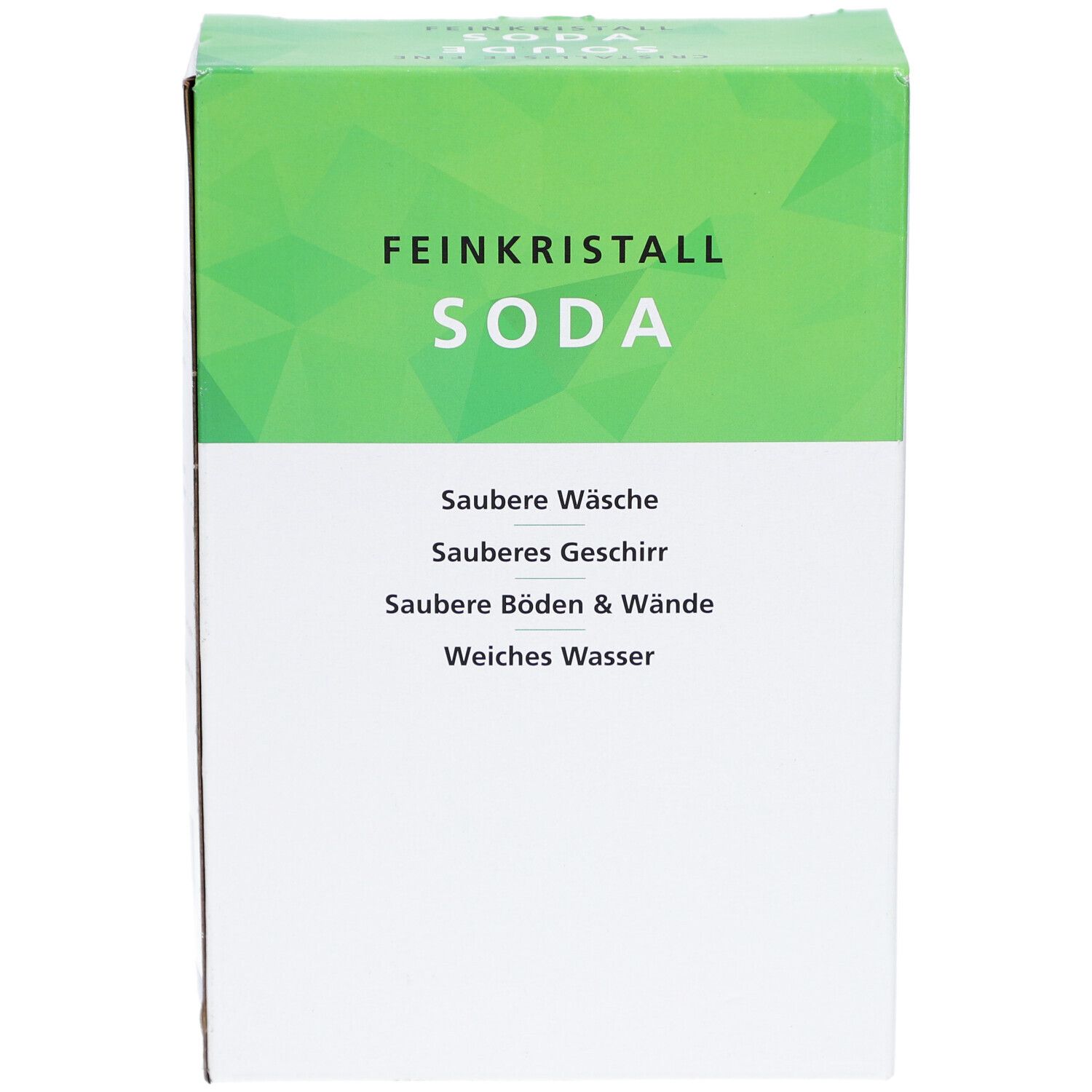 Karton "Feinkristall Soda". Grün-weiße Verpackung. Text: Saubere Wäsche, sauberes Geschirr, saubere Böden & Wände, weiches Wasser.