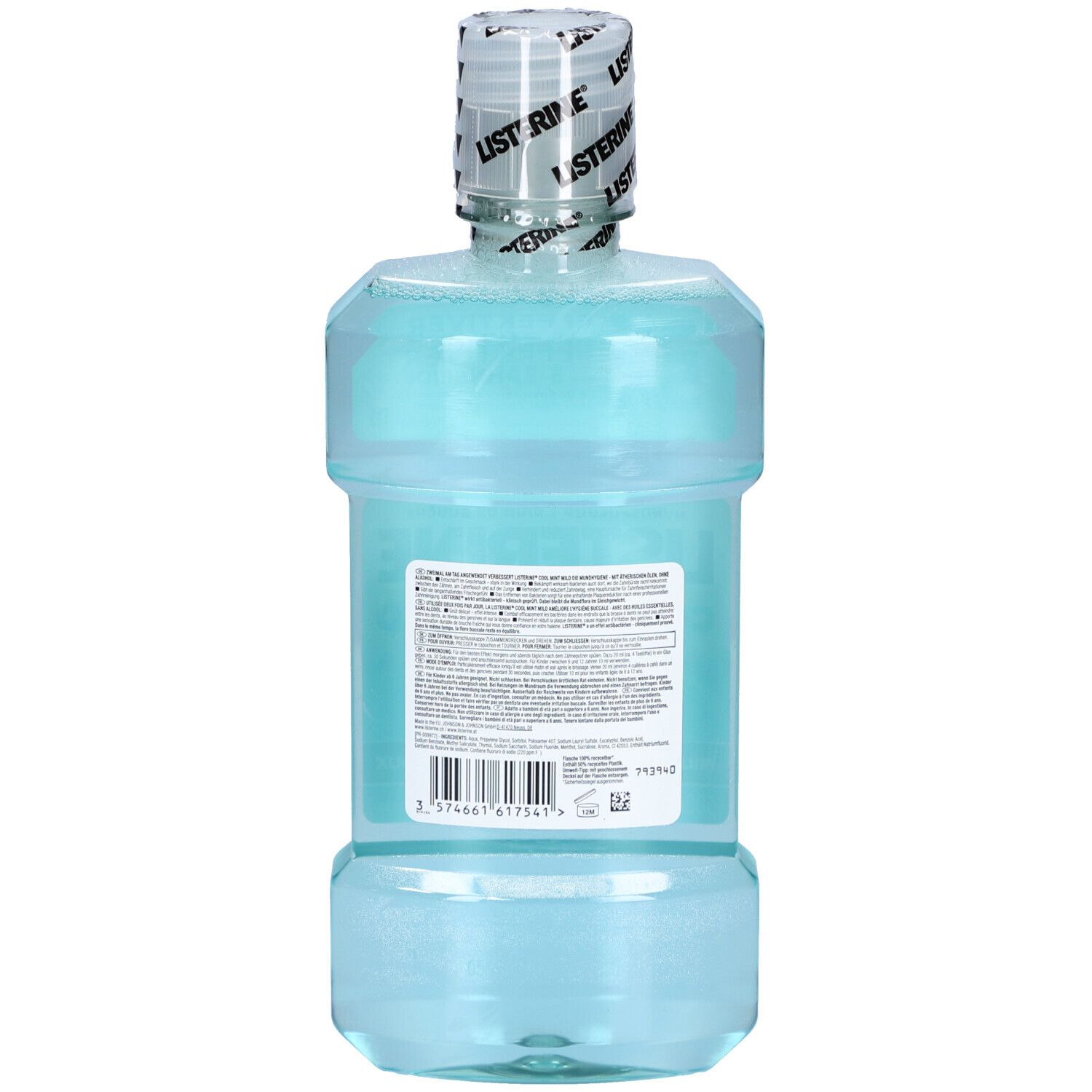 Vue arrière d'une bouteille de bain de bouche. Étiquette avec texte et code-barres. Bouteille transparente avec liquide bleuté.