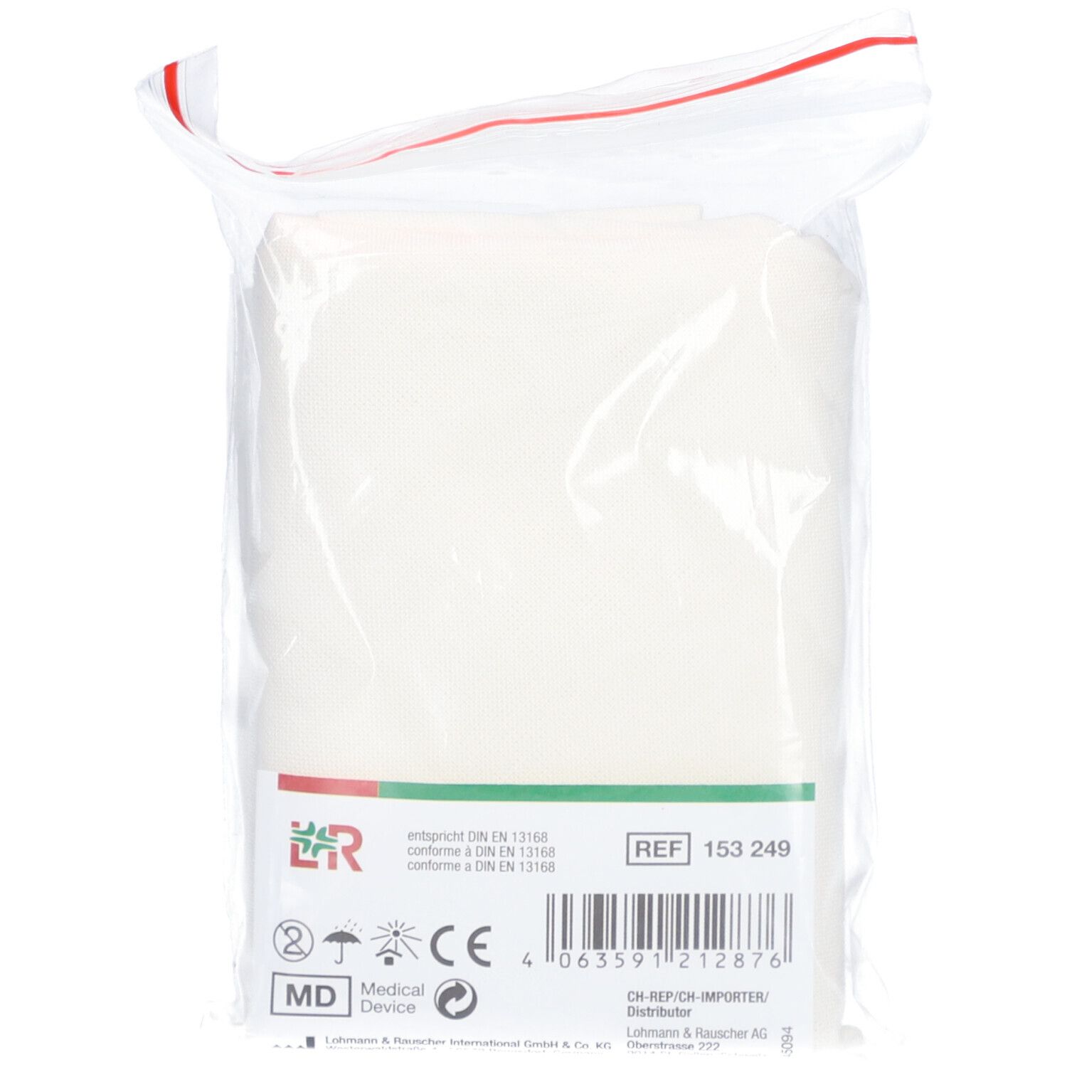 Driehoekige doek voor eerste hulp in plastic verpakking. Achterkant met informatie en barcode. Medisch hulpmiddel.