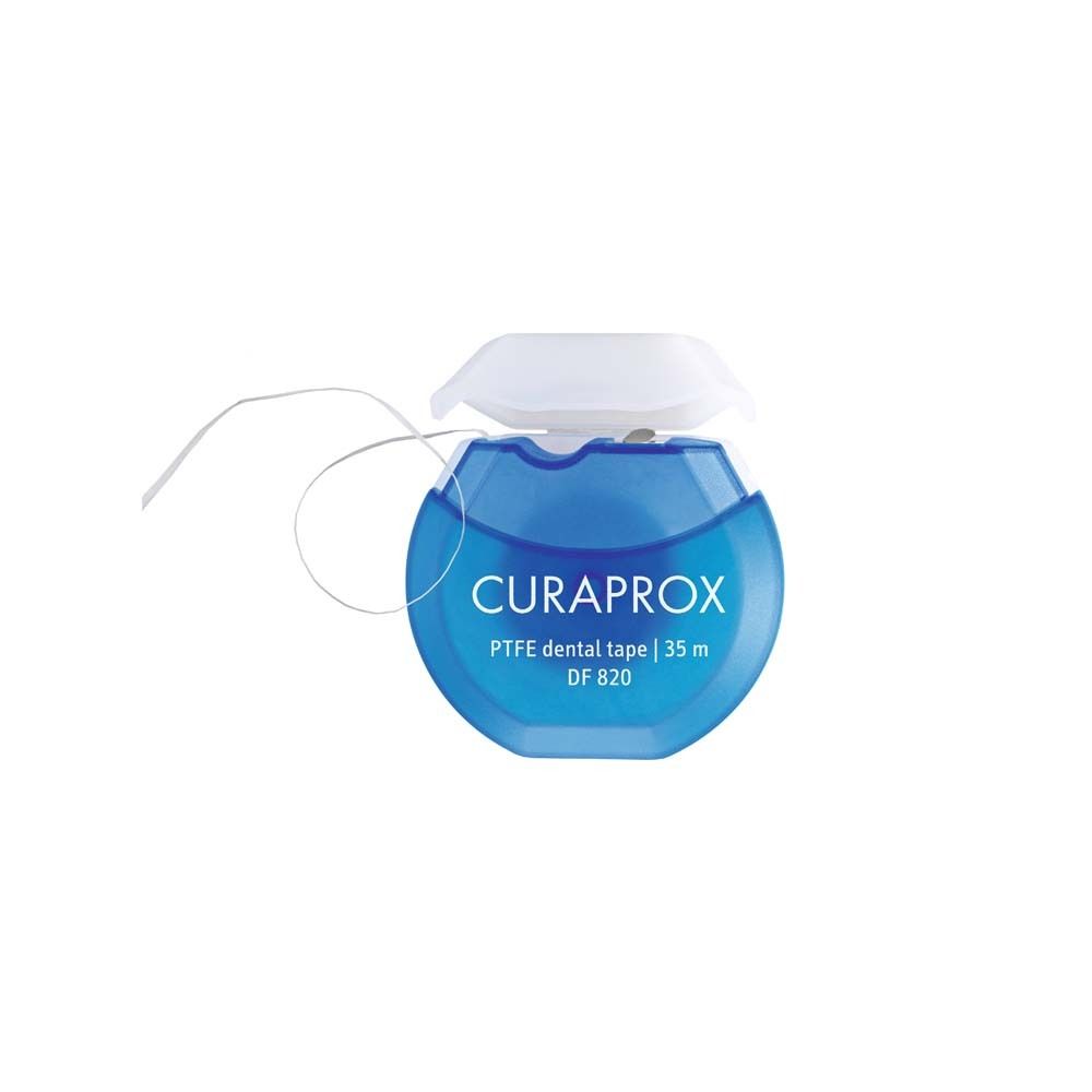 Blaue Zahnseide-Spender. Aufschrift: CURAPROX, PTFE dental tape DF 820. Weiße Kappe, Faden sichtbar.