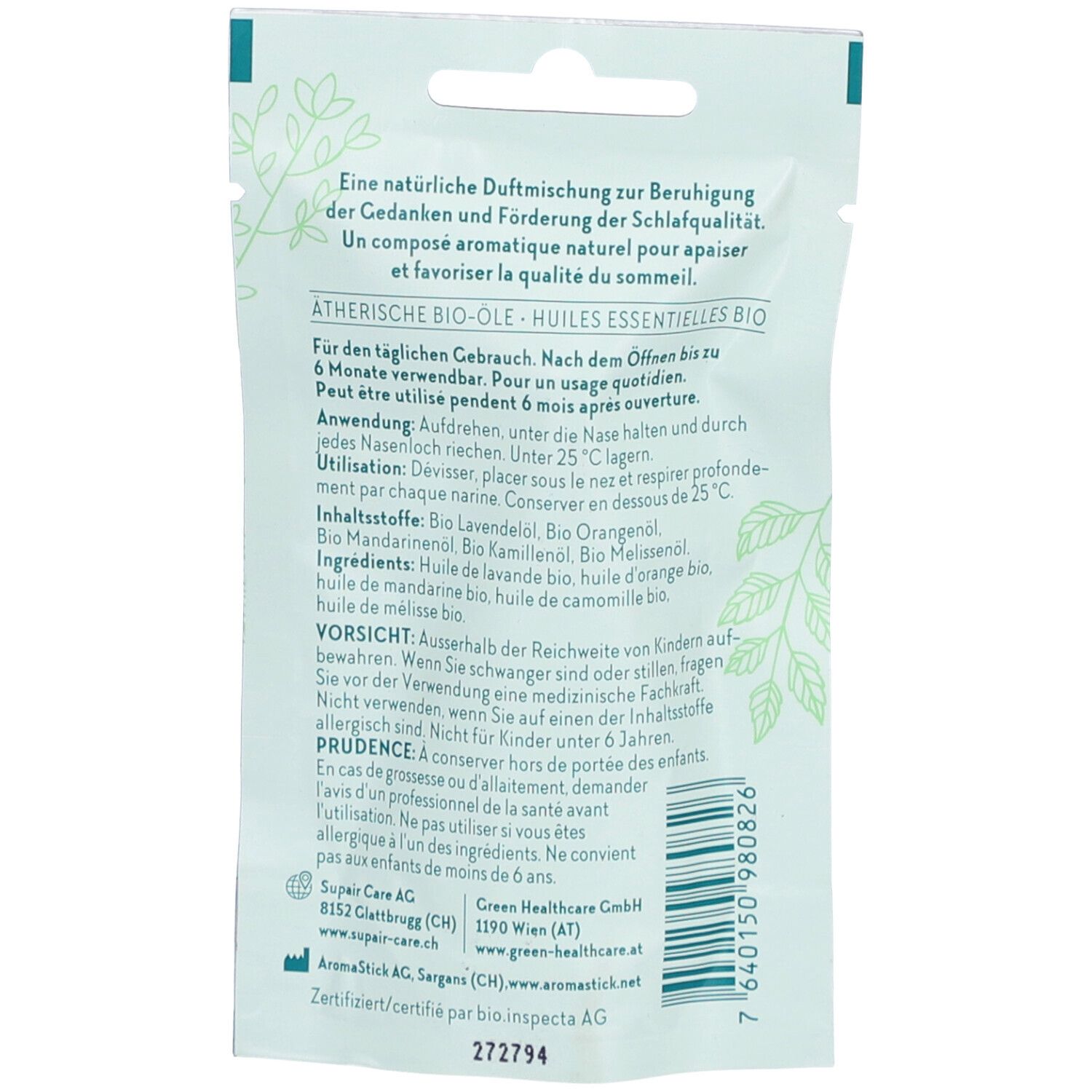 Rückseite der Aromastick® Sleep Verpackung. Text über Inhaltsstoffe, Anwendung und Vorsichtsmaßnahmen. Grüner Hintergrund mit Blättern.