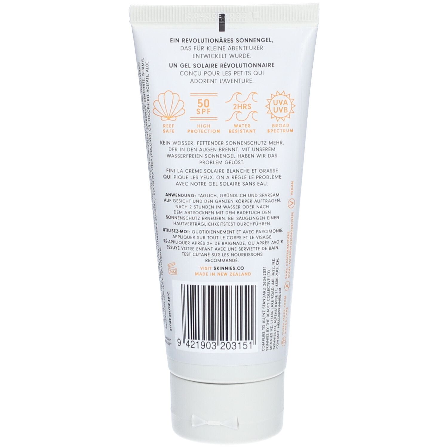 Rückseite einer weißen Tube mit Text. Enthält Informationen zu SPF 50, Wasserresistenz und UVA-Schutz. Mit Barcode.