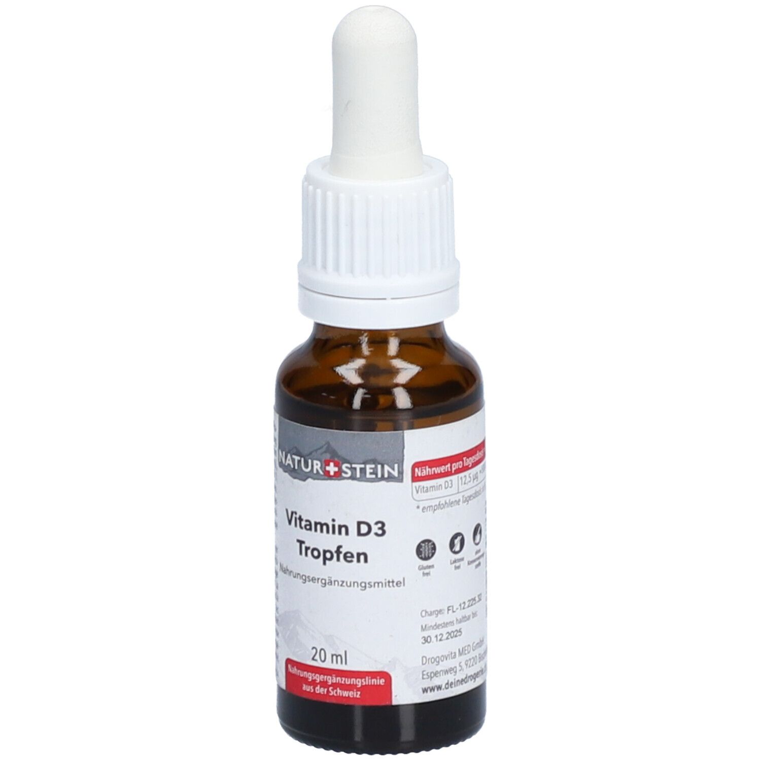 Flacon en verre brun avec compte-gouttes blanc. Inscription: NATUR+STEIN Vitamin D3 Tropfen. 20 ml. Avec logo.