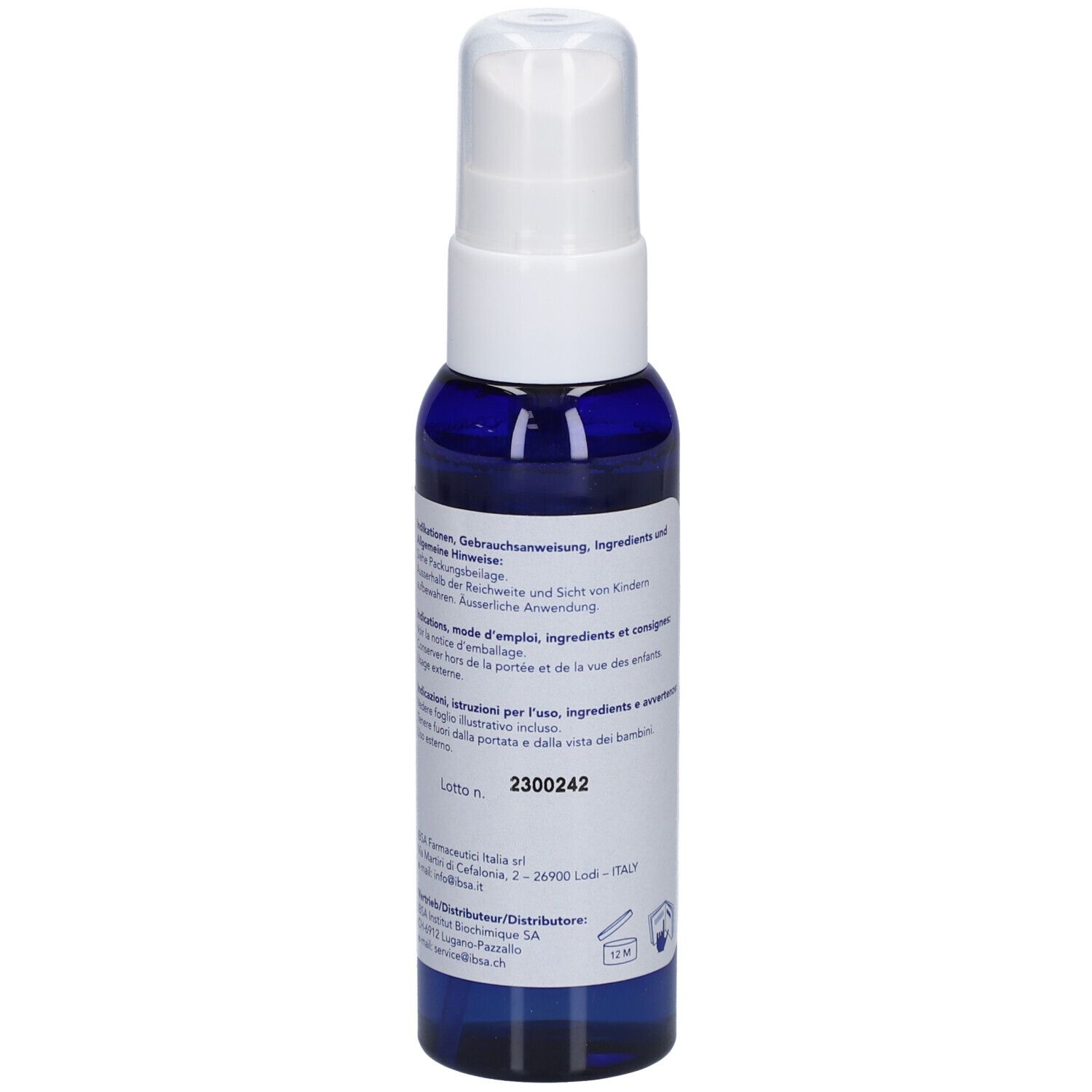 Blaue Flasche mit weißem Sprühkopf. Beschriftung mit Gebrauchsanweisung und Chargennummer. Flakon.