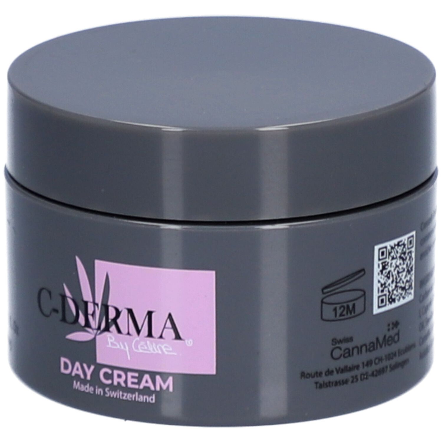 Dunkelgrauer Tiegel mit Deckel. Aufschrift: C-DERMA By Celine, Day Cream. Rosa Feld mit Logo. 12M-Symbol. CannaMed-Adresse.