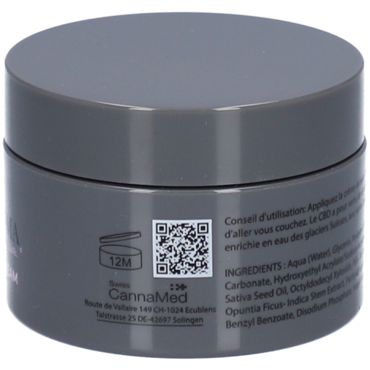 Dunkelgrauer Tiegel mit Text und QR-Code. Anwendungshinweise und Inhaltsstoffe. Text in Rosa. 12M.