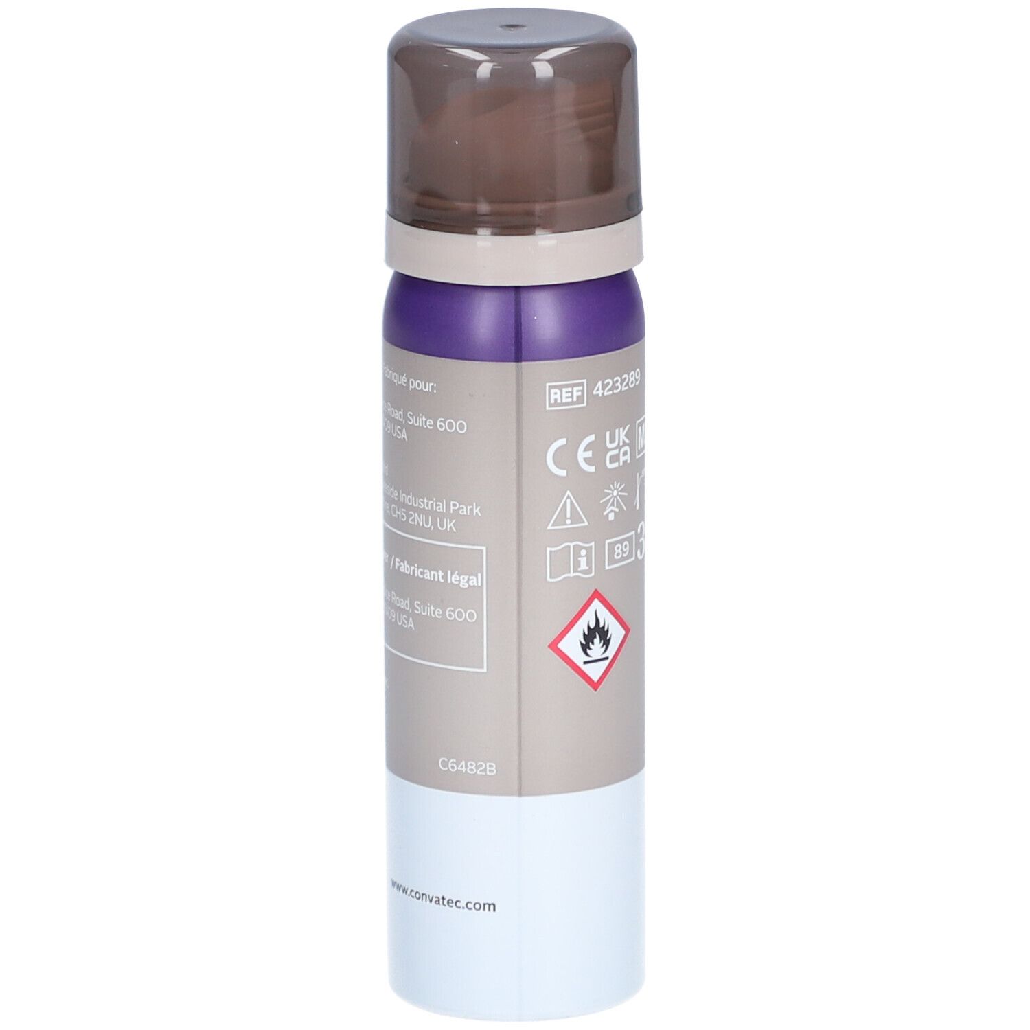 Sprayflasche mit braunem Deckel, lila und beigem Mittelteil, weißem Boden. Aufdrucke: REF, CE, Flammen-Symbol, Adresse.