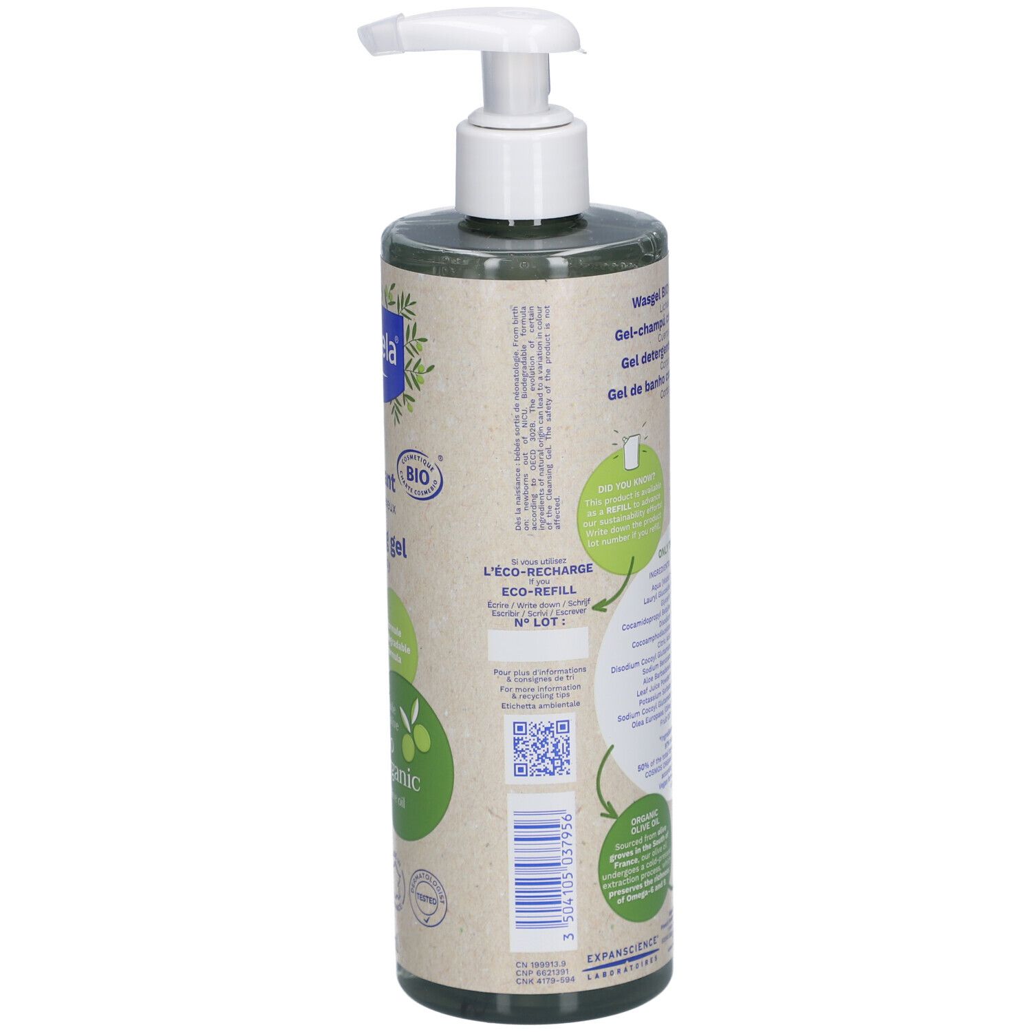 Rückseite der grünen Flasche mit weißem Pumpkopf. Text, QR-Code, Logo. Flasche aus recyceltem Kunststoff.