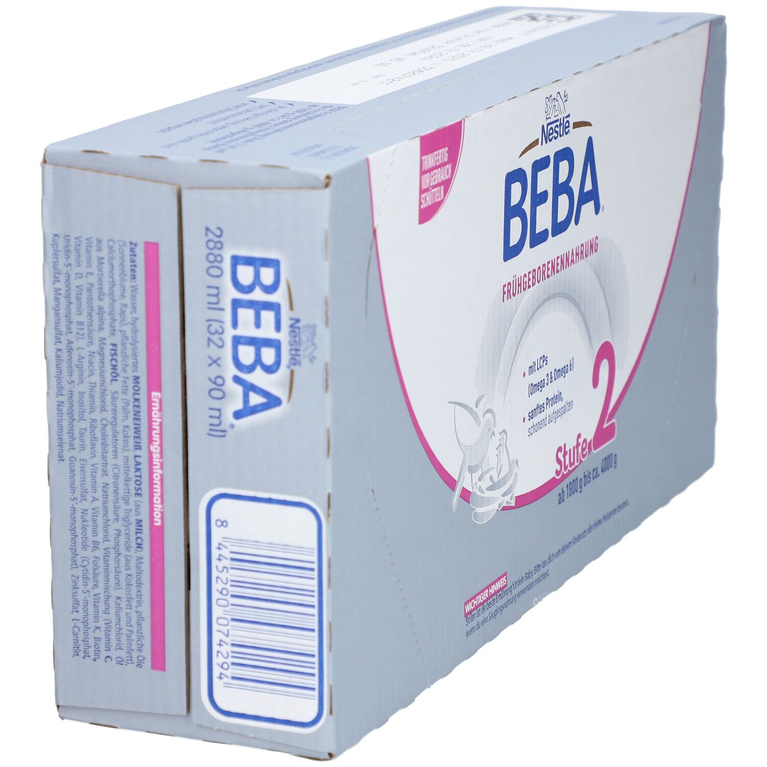 Karton mit NESTLÉ BEBA Frühgeborenen-Nahrung. Seitenansicht. Enthält 2880 ml (32 x 90 ml). Barcode sichtbar.