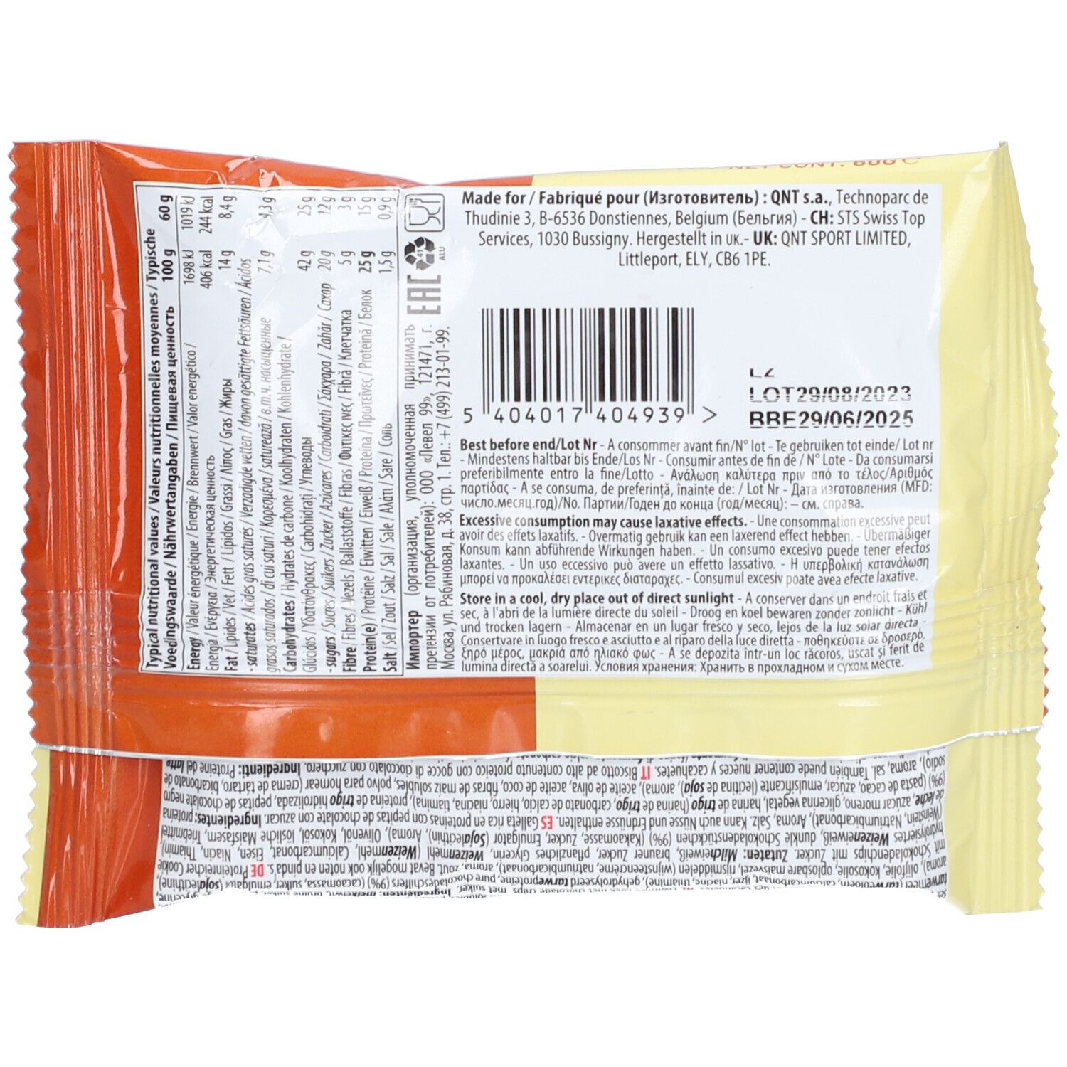 Rückseite der QNT Protein Cookie Verpackung. Enthält Nährwertangaben, Zutatenliste, Herstellerinformationen und Barcode.