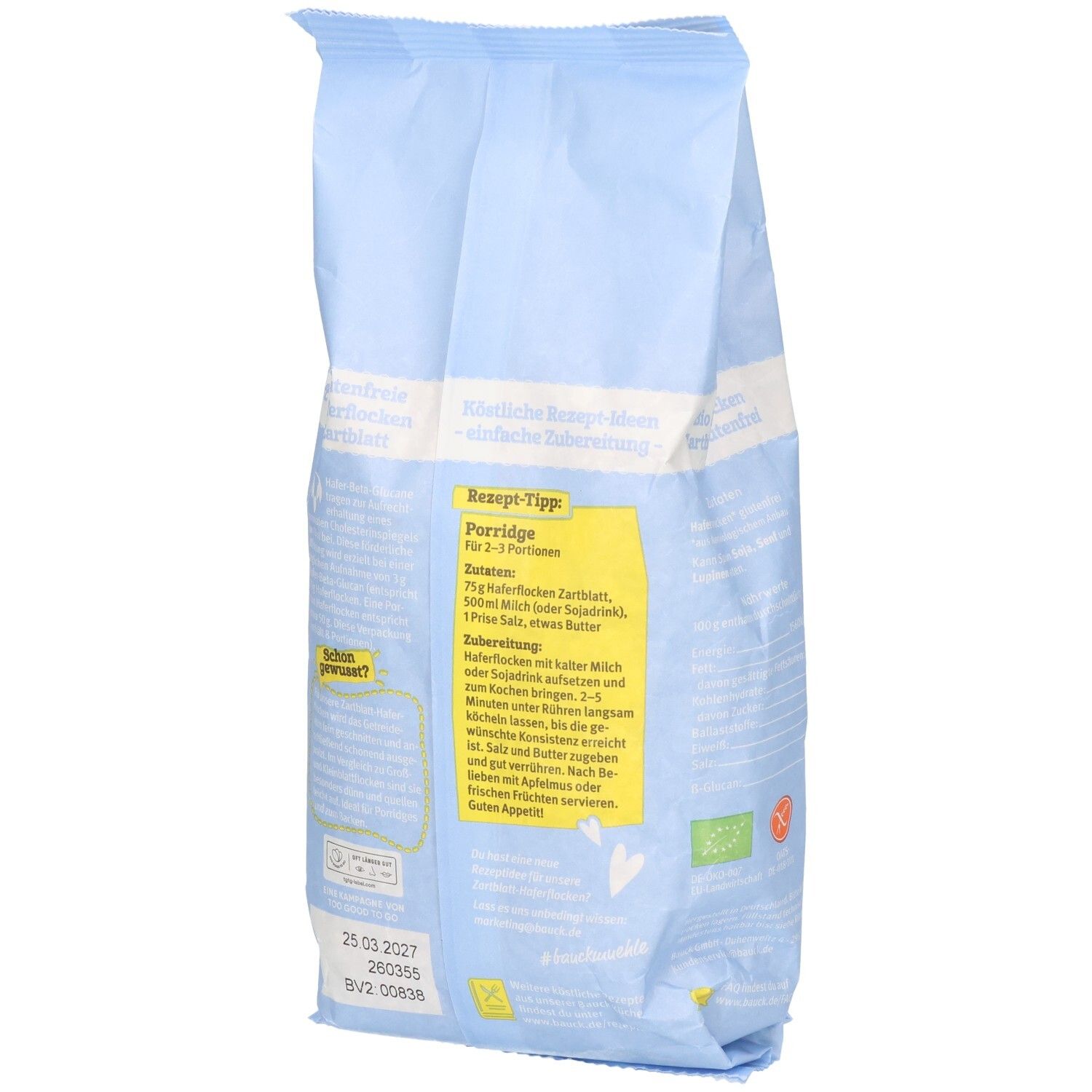 Rückseite der hellblauen Tüte mit Haferflocken. Rezept-Tipp für Porridge. Text in deutscher Sprache. Bio-Siegel und Mindesthaltbarkeitsdatum.