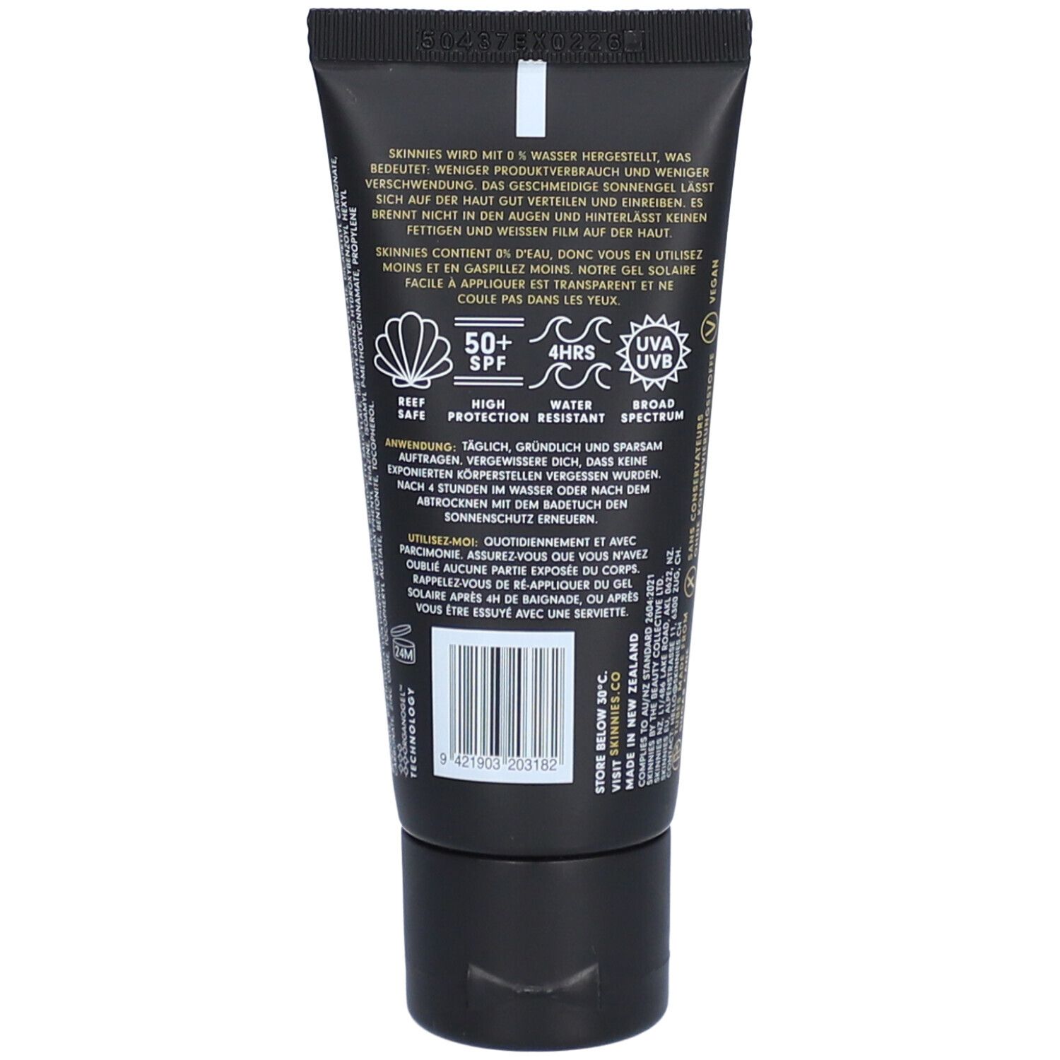 Rückseite der schwarzen Tube Skinnies Conquer SPF50. Text: 50+ SPF, 4HRS, UVA/UVB, High Water Protection Resistant, Broad Spectrum.
