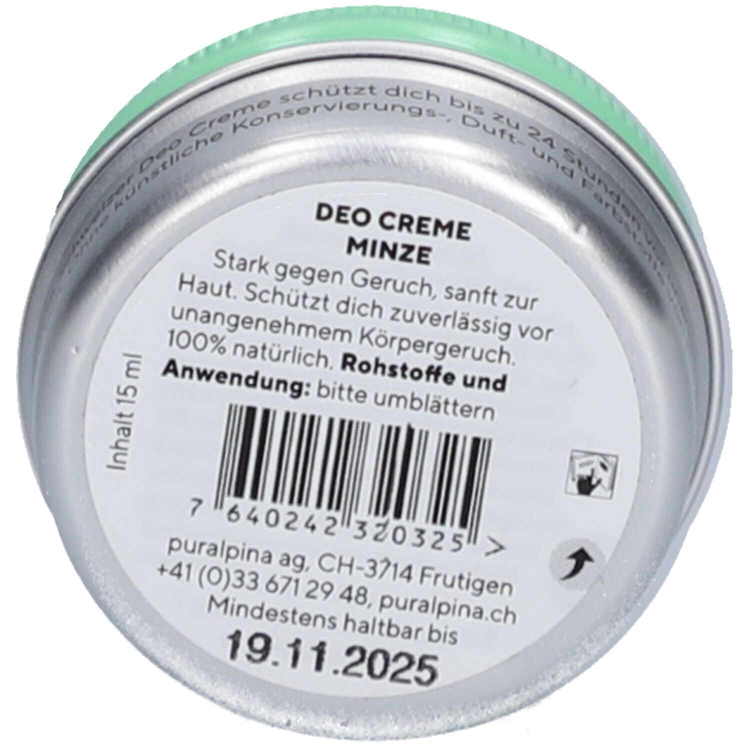Zylindrischer Behälterboden. Aufschrift: Deo Creme Minze. Barcode, Text, Mindesthaltbarkeitsdatum: 19.11.2025.