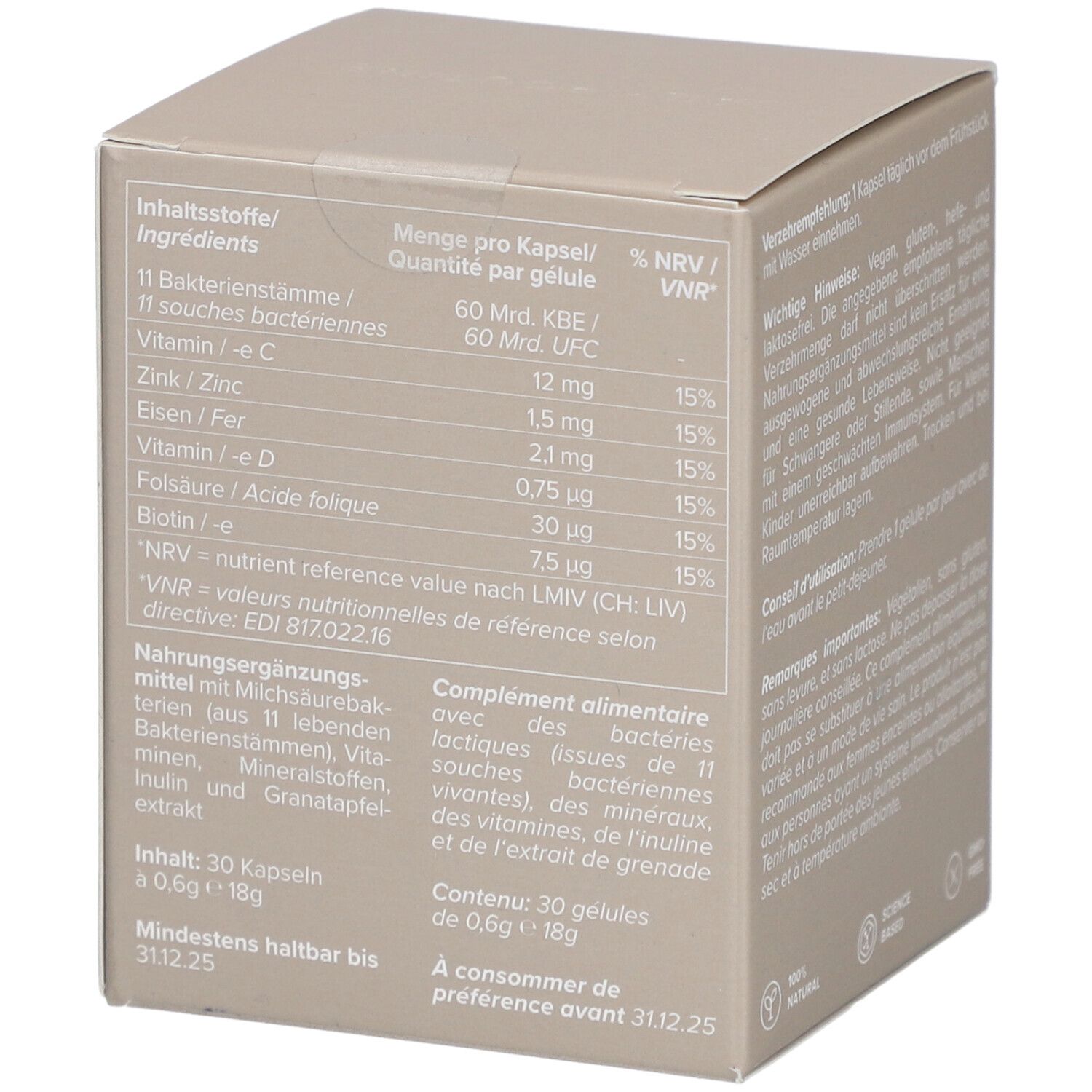 Rückseite der Box. Auflistung der Inhaltsstoffe pro Kapsel, % NRV/VNR. Beige Hintergrund. Mindestens haltbar bis 31.12.25.