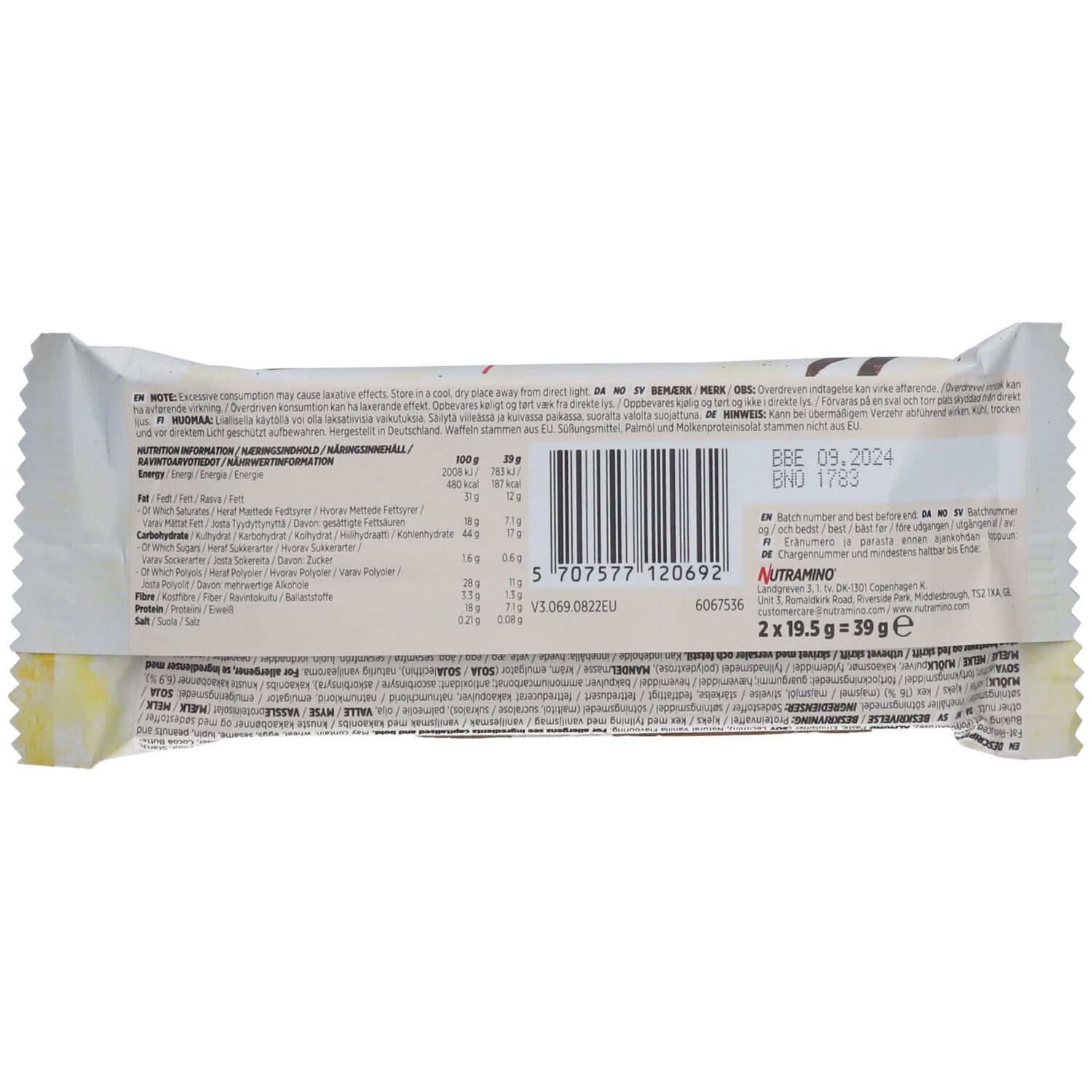 Rückseite der Protein-Waffel-Verpackung. Enthält Nährwertangaben, Barcode, Mindesthaltbarkeitsdatum und Herstellerinformationen.