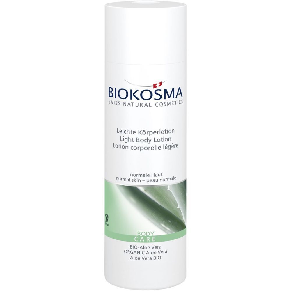 Weiße Flasche mit BIOKOSMA-Logo und Text. Leichte Körperlotion, Aloe Vera. Für normale Haut. Grün-weiße Grafik.