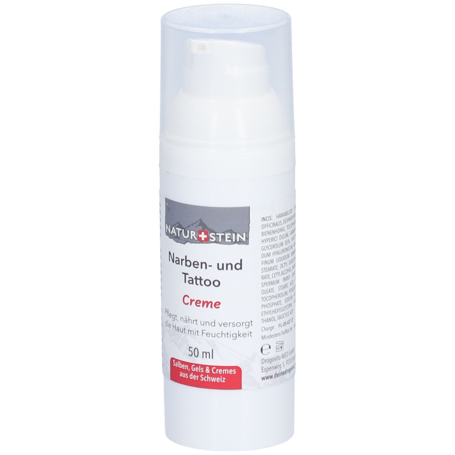 Weiße Creme-Flasche mit Pumpverschluss. Beschriftung: Naturstein Narben- und Tattoo Creme, 50 ml.