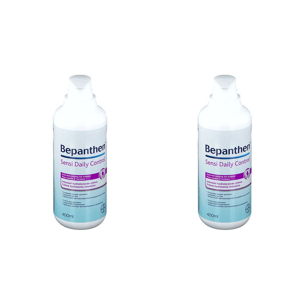 Zwei Flaschen Bepanthen Sensi Daily Control. Weiße Flaschen mit blauem und lila Etikett. Aufschrift: Bepanthen Sensi Daily Control, 400ml.