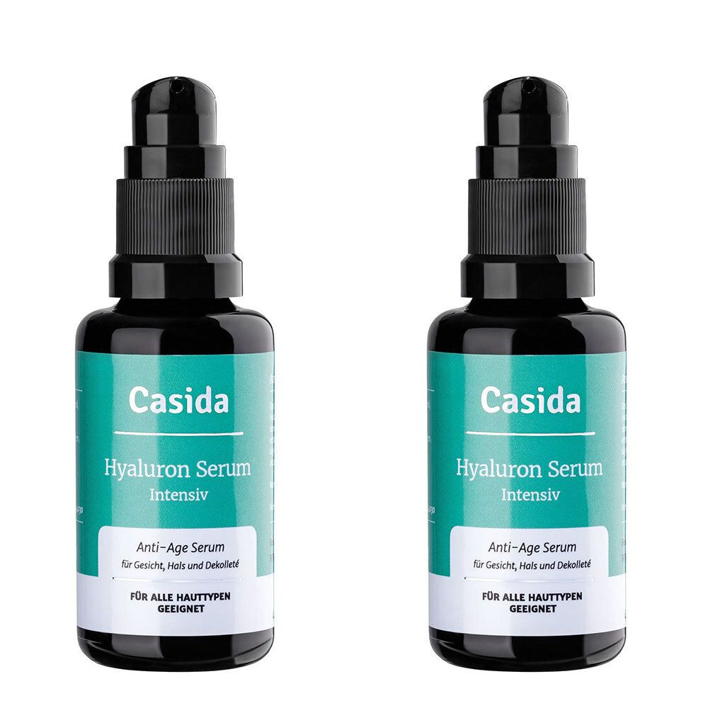 Zwei schwarze Flaschen mit Pumpe. Auf dem Etikett steht "Casida Hyaluron Serum Intensiv".
