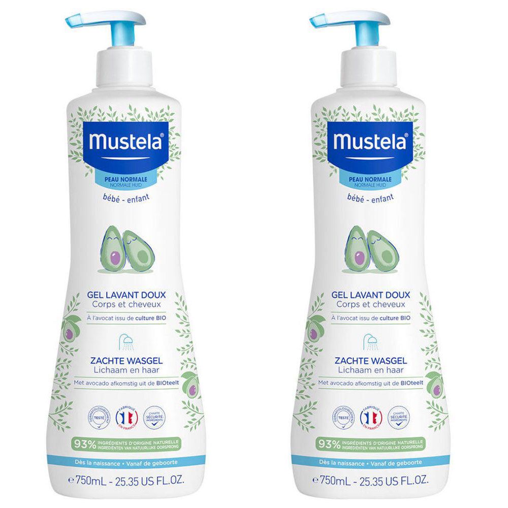 Zwei weiße Flaschen mit blauem Pumpkopf. Aufschrift Mustela, Avocado-Illustration, Text in Französisch und Niederländisch. 750ml.
