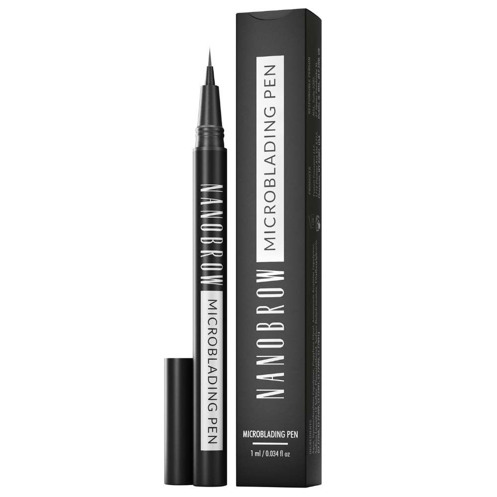 Schwarzer Stift mit Kappe und Verpackung. Aufschrift: NANOBROW MICROBLADING PEN.