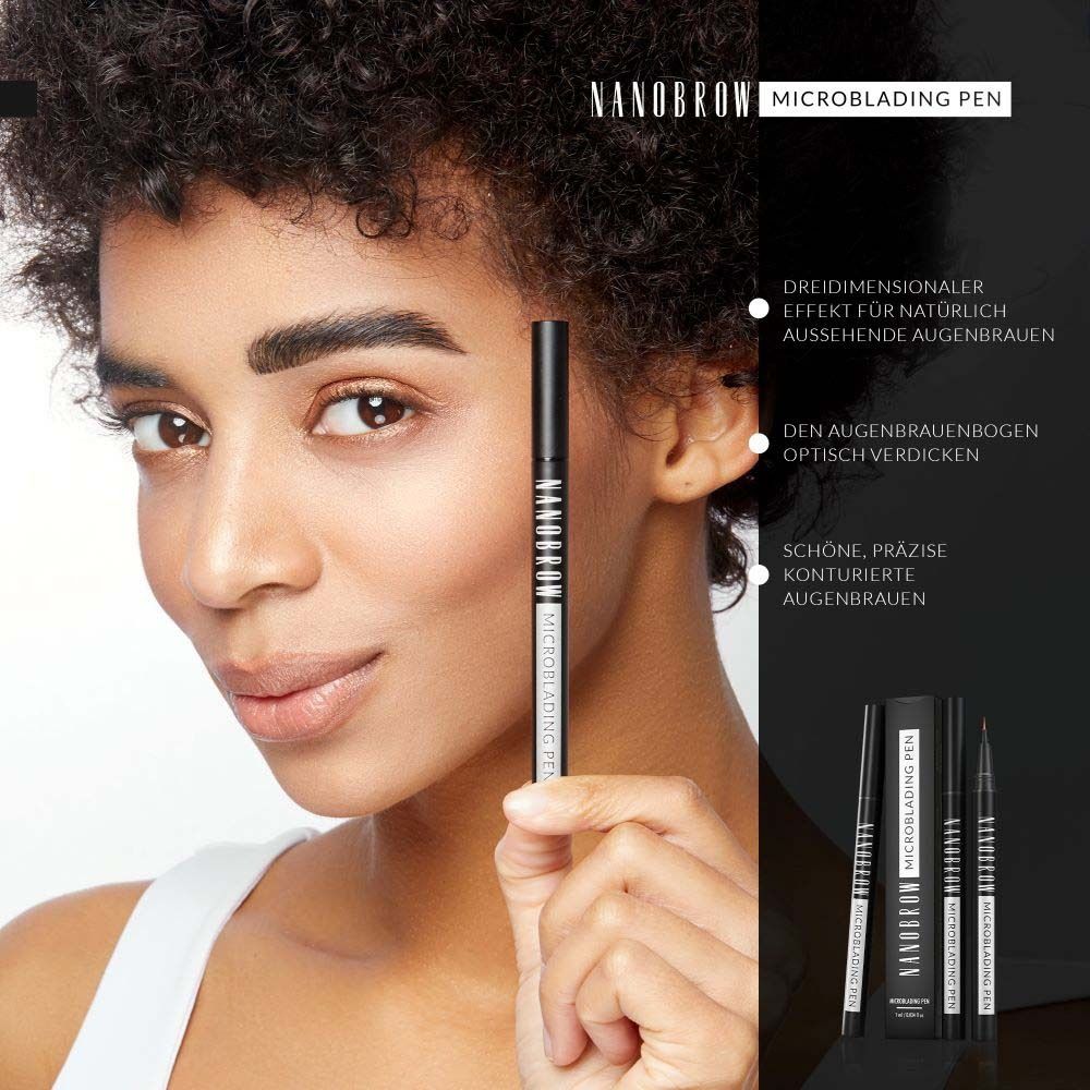 Frau hält einen schwarzen Stift. Aufschrift: NANOBROW MICROBLADING PEN. Weitere Verpackungen im Hintergrund.
