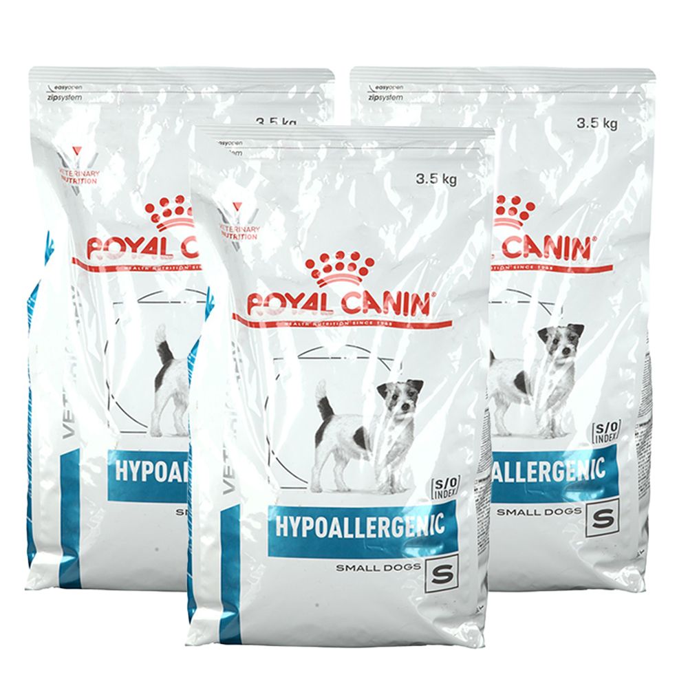 Trois sacs de ROYAL CANIN Hypoallergenic Small Dogs S. Inscription: Hypoallergenic, Small Dogs, 3,5 kg et 2,5 kg.