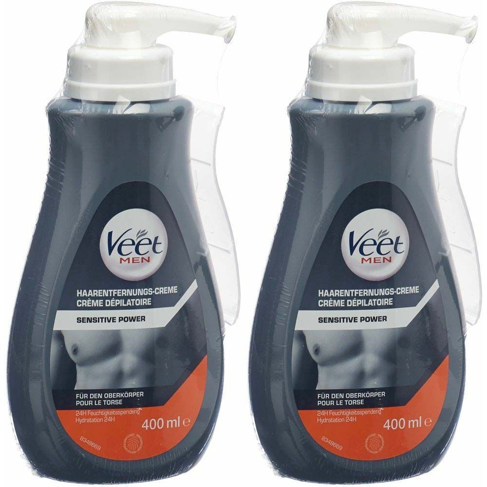 Zwei Flaschen VEET Men Enthaarungscreme Sensitive Power. Dunkelgraue Flaschen mit weißem Pumpkopf. Aufschrift: HAARENTFERNUNGS-CREME.