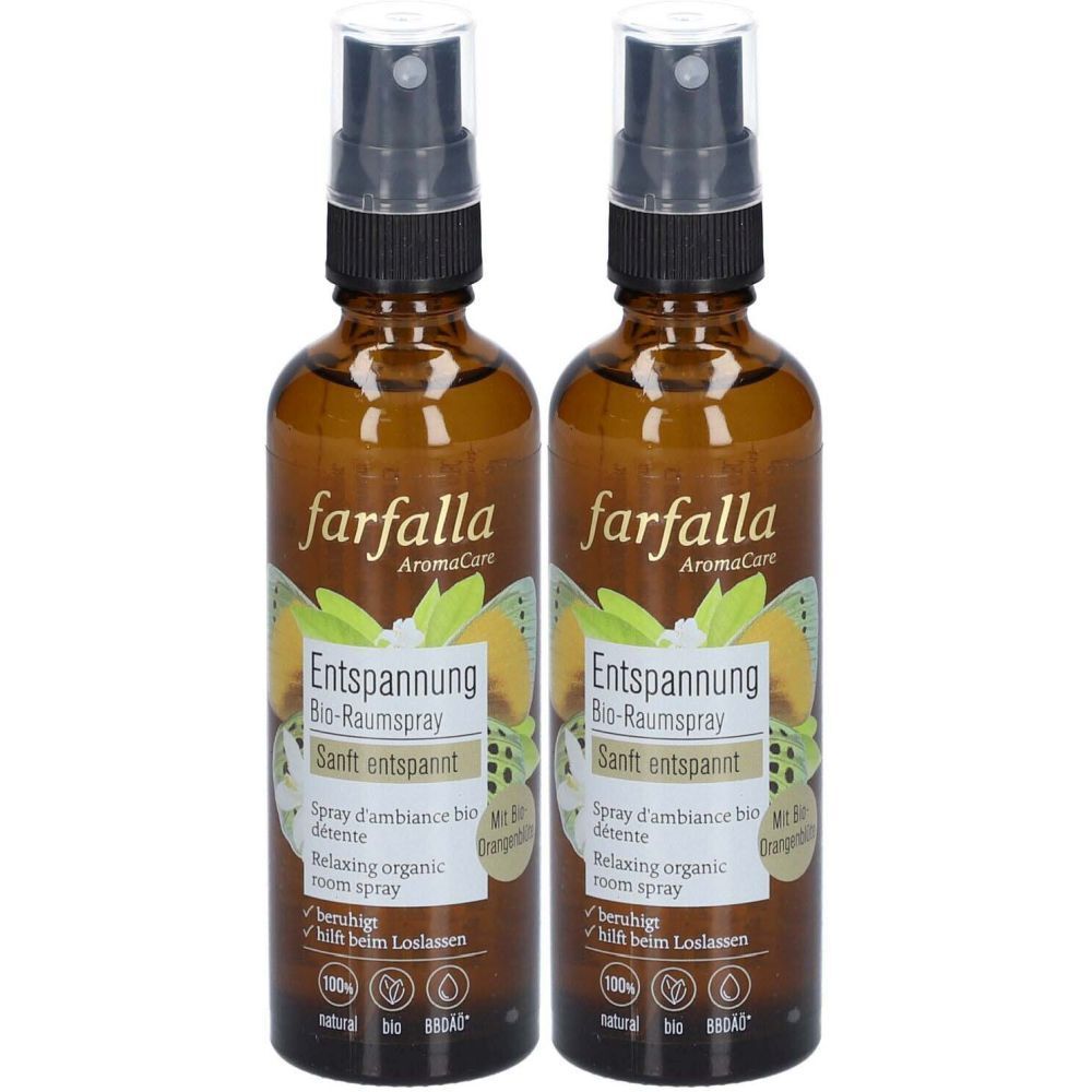 Zwei braune Glasflaschen mit Sprühkopf. Aufschrift: farfalla, Entspannung Bio-Raumspray, Sanft entspannt.