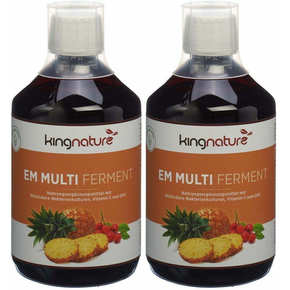 Zwei Flaschen mit Etiketten. Aufschrift: kingnature EM MULTI FERMENT. Abbildung von Ananas und roten Beeren.