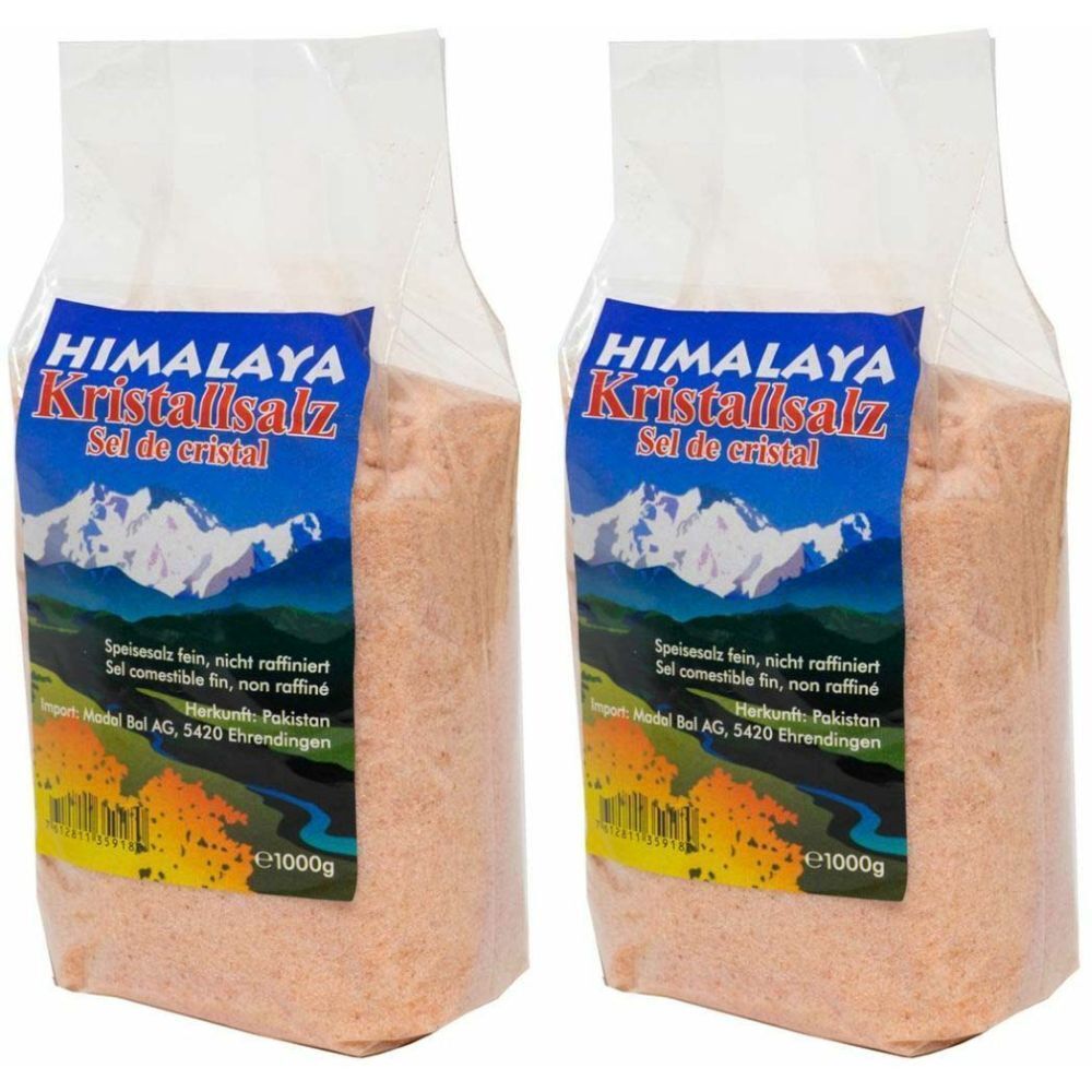 Zwei Beutel Himalaya Kristallsalz. Blaue Etiketten mit Produktname und Bergmotiv. Inhalt: rosa Salz. Gewicht: 1000g.