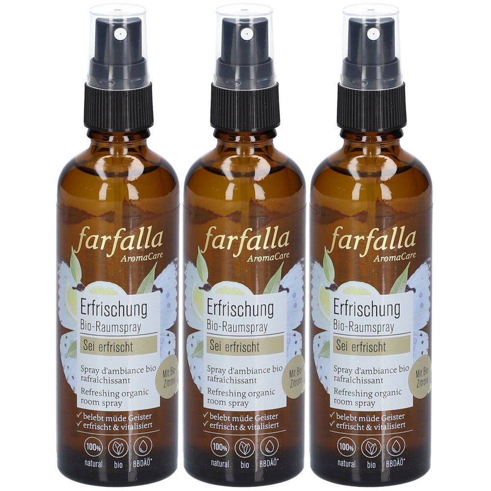Drei braune Glasflaschen mit Sprühaufsatz. Auf den Etiketten steht "farfalla AromaCare Erfrischung Bio-Raumspray".