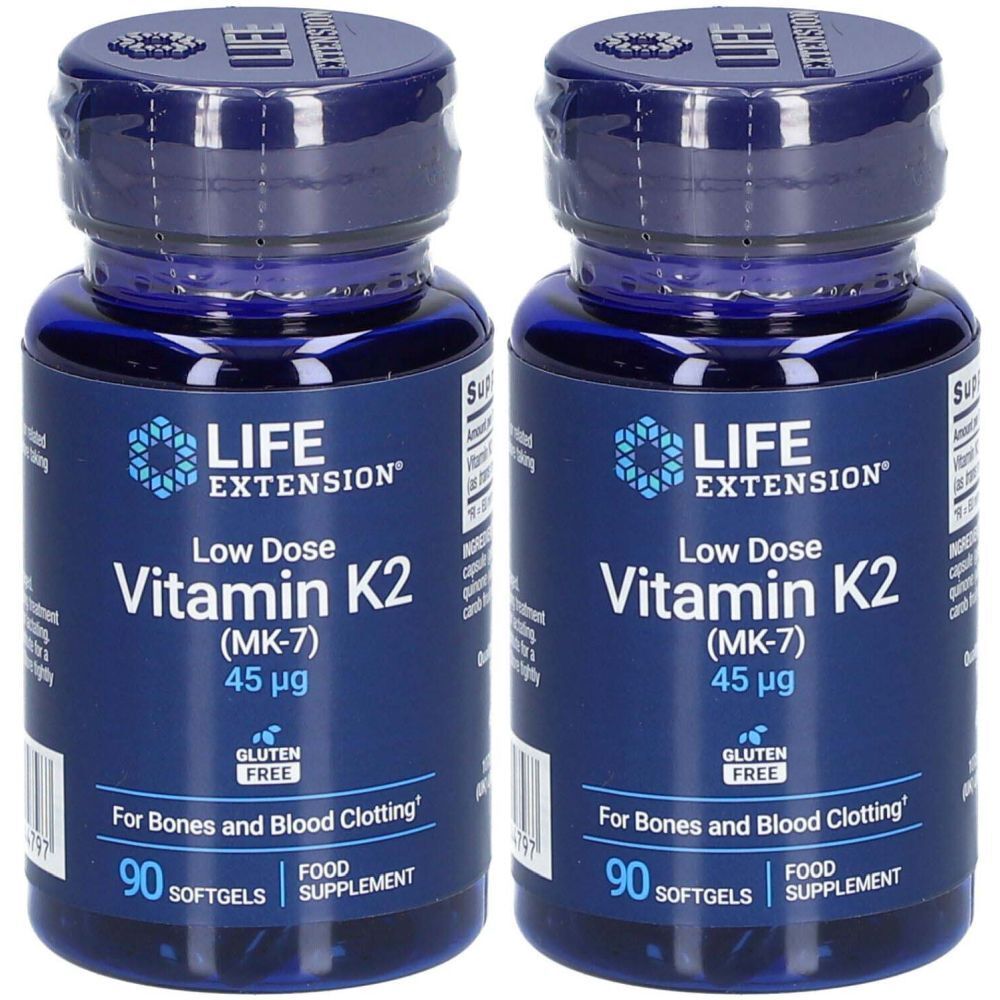 Zwei blaue Flaschen mit Vitamin K2-Nahrungsergänzungsmitteln. Aufschrift: LIFE EXTENSION, Low Dose Vitamin K2 (MK-7), 45 µg, glutenfrei.
