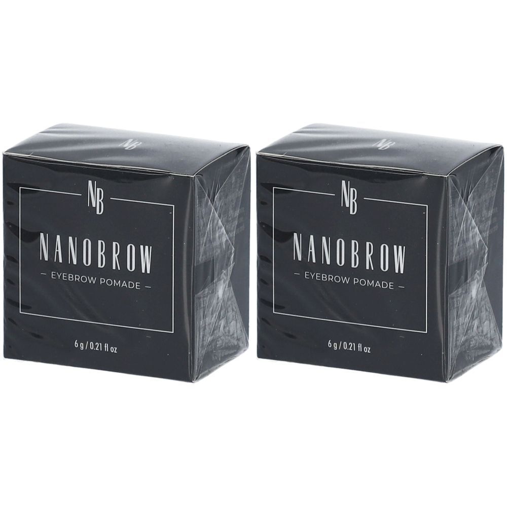 Deux boîtes noires carrées. Sur le devant, en blanc, on peut lire "NANOBROW - EYEBROW POMADE - 5g/0.21 fl oz".