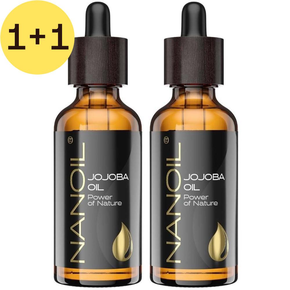 Zwei Flaschen mit braunem Öl und schwarzen Etiketten. Auf den Etiketten steht "NANOIL Jojoba Oil". Die Flaschen stehen neben schwarzen Schachteln.