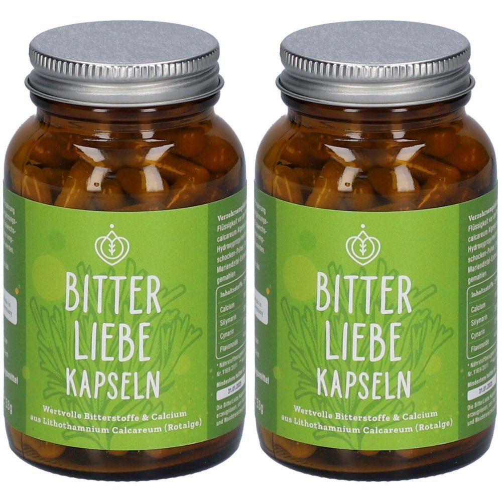 Zwei braune Glasflaschen mit silbernen Deckeln. Auf den Etiketten steht "BitterLiebe Kapseln".
