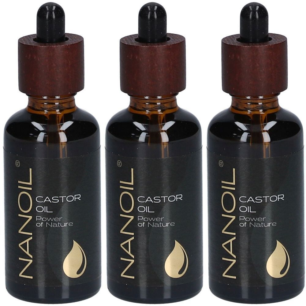 Drei Flaschen mit braunem Öl. Auf jeder Flasche steht "NANOIL CASTOR OIL Power of Nature". Die Flaschen haben einen Holzverschluss.
