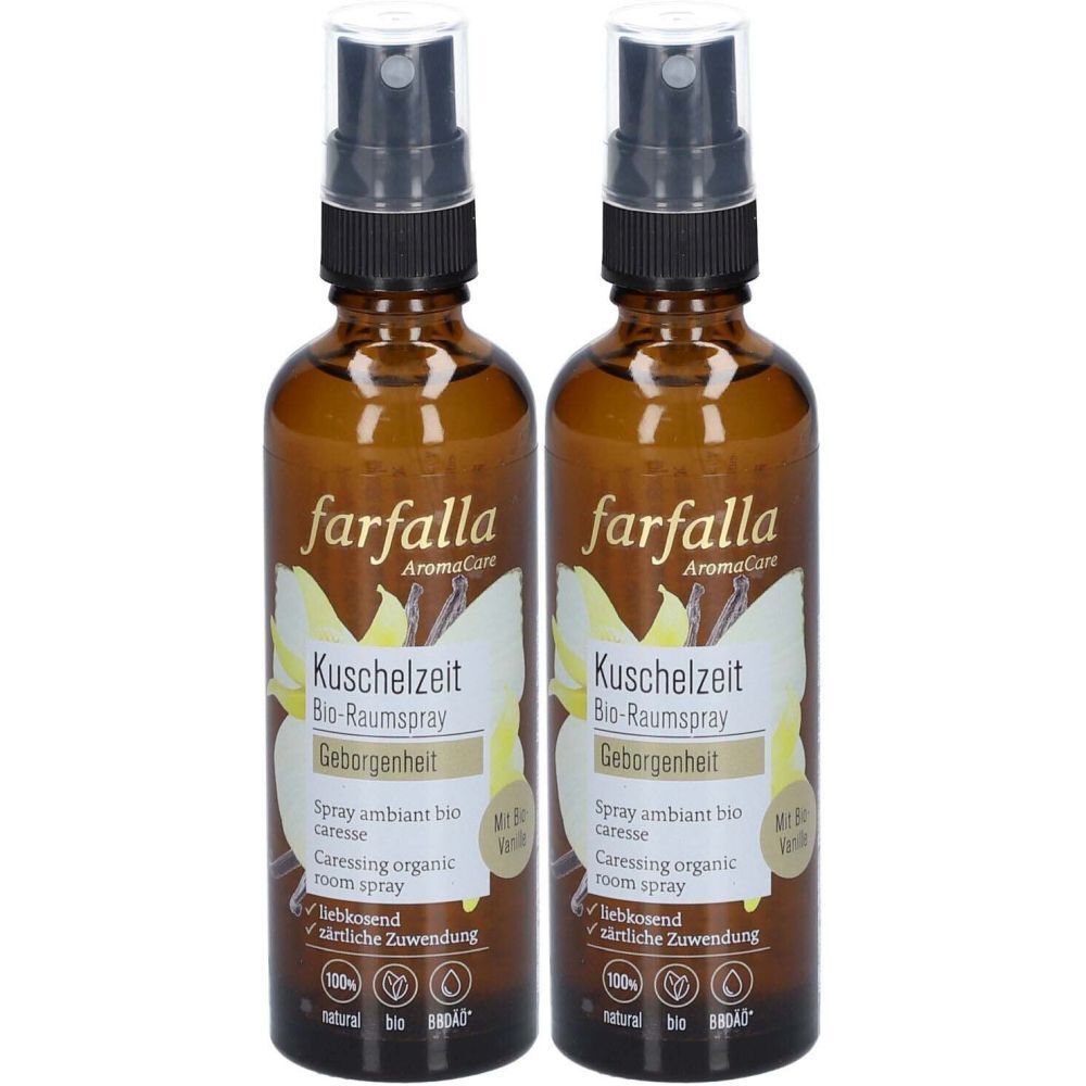 Zwei braune Glasflaschen mit Sprühkopf. Aufschrift: farfalla Kuschelzeit Bio-Raumspray. Mit floralem Design und Text.