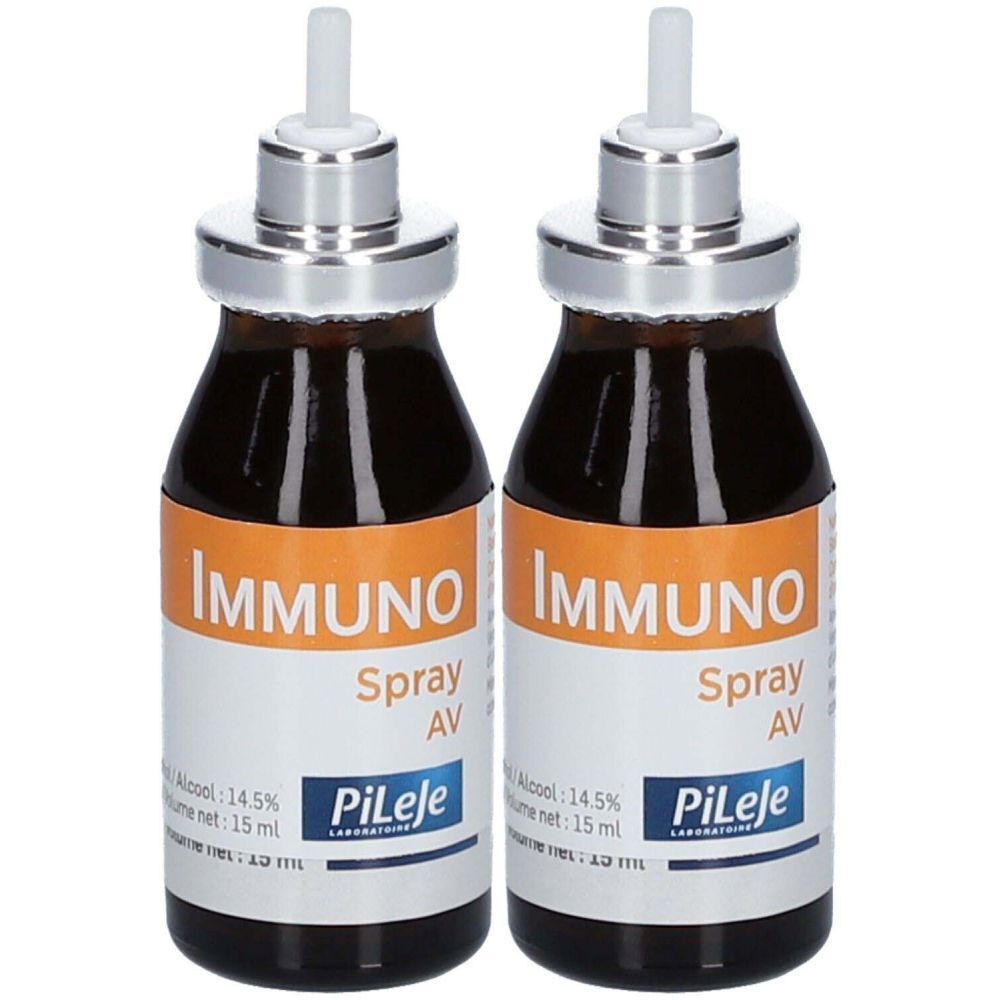 Zwei braune Glasflaschen mit Sprühaufsatz. Aufschrift: IMMUNO Spray AV. Marke: PiLeje. Enthält Alkohol 14,5%. Nettoinhalt: 15 ml.