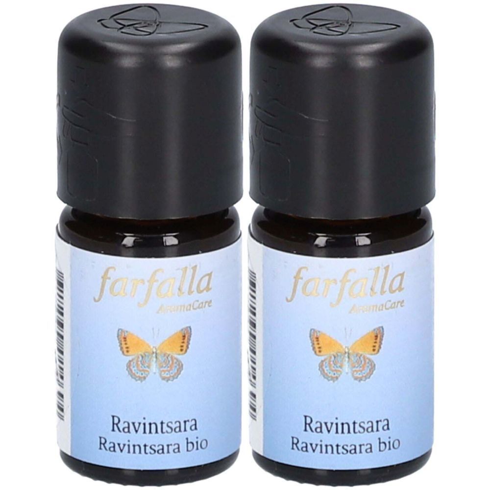 Zwei kleine braune Glasflaschen mit schwarzem Deckel. Auf den Etiketten steht "farfalla AromaCare" und "Ravintsara bio".