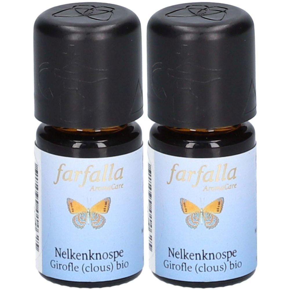 Zwei kleine braune Glasflaschen mit schwarzen Deckeln. Auf den Etiketten steht "farfalla" und "Nelkenknospe".